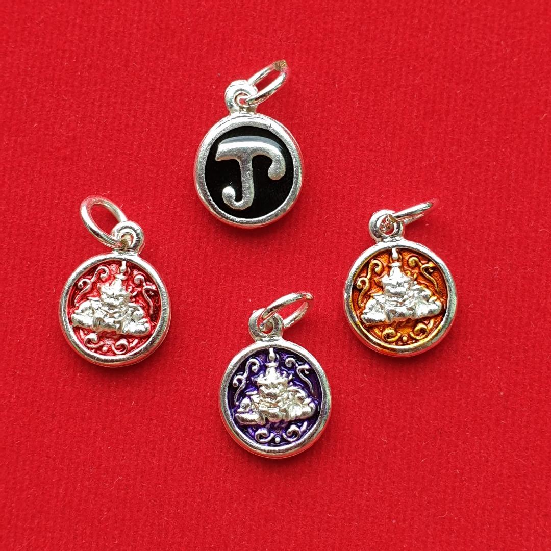 จี้ นะโม เนื้อเงิน มี2แบบ รุ่นศรีวิชัย พศ 2547 พระธาตุเมืองคอน ลงยาดำ ใส่อาบน้ำได้ไม่ลอกไม่ดำไม่แพ้ พุทธคุณครอบจักรวาล เมตตามหานิยม มีโชคลาภ แคล้วคลาดปลอดภัย