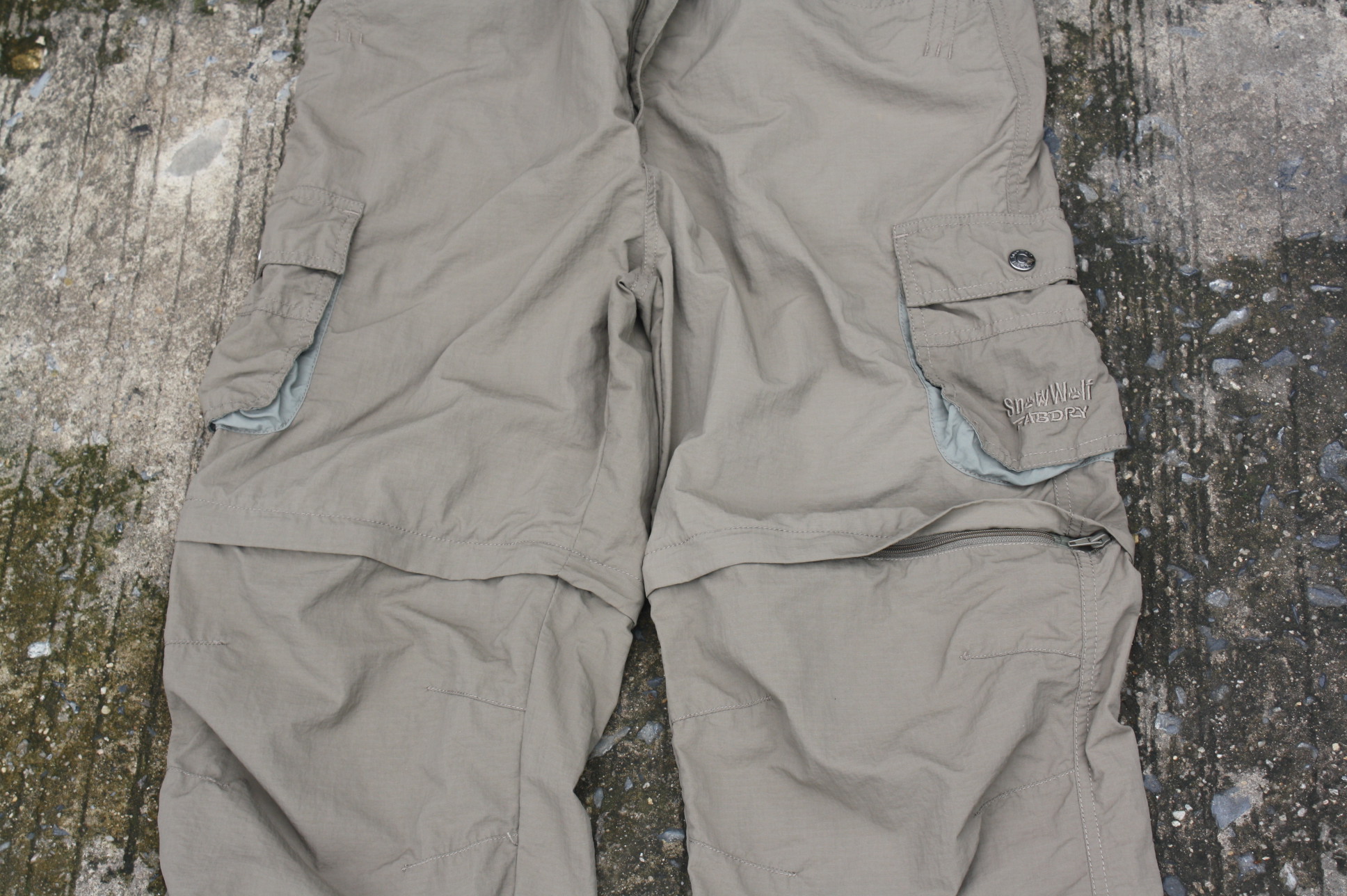 ขายแล้ว กางเกงเดินป่าผ้าแห็งเร็ม ถอดต่อขาได้