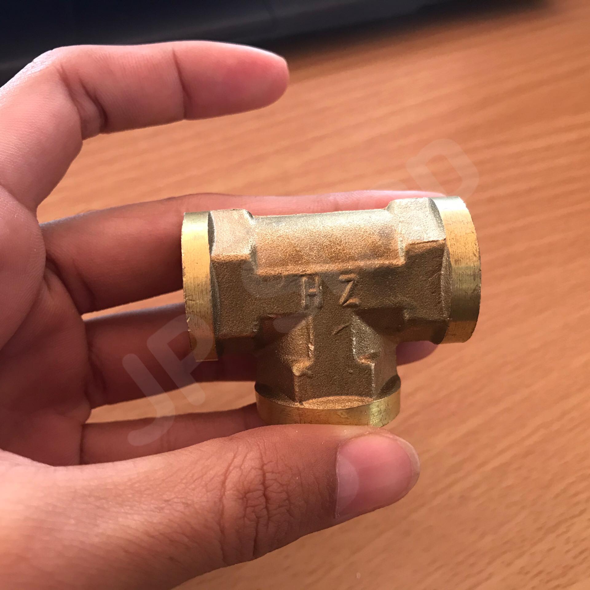 ข้อต่อสามทางทองเหลือง ขนาด 4 หุน เกลียวใน ข้อต่อ สามทาง ทองเหลือง เกลียวใน 4 หุน #0554