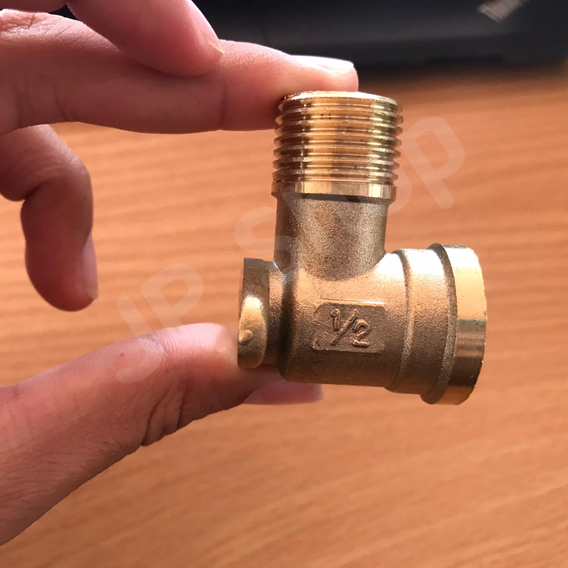 ข้องอทองเหลืองขนาด 4 หุน เกลียวนอก-ใน มีฐานยึด ข้อต่อ ข้องอทองเหลือง มี บาน ยึด ขนาด 4 หุน #1254