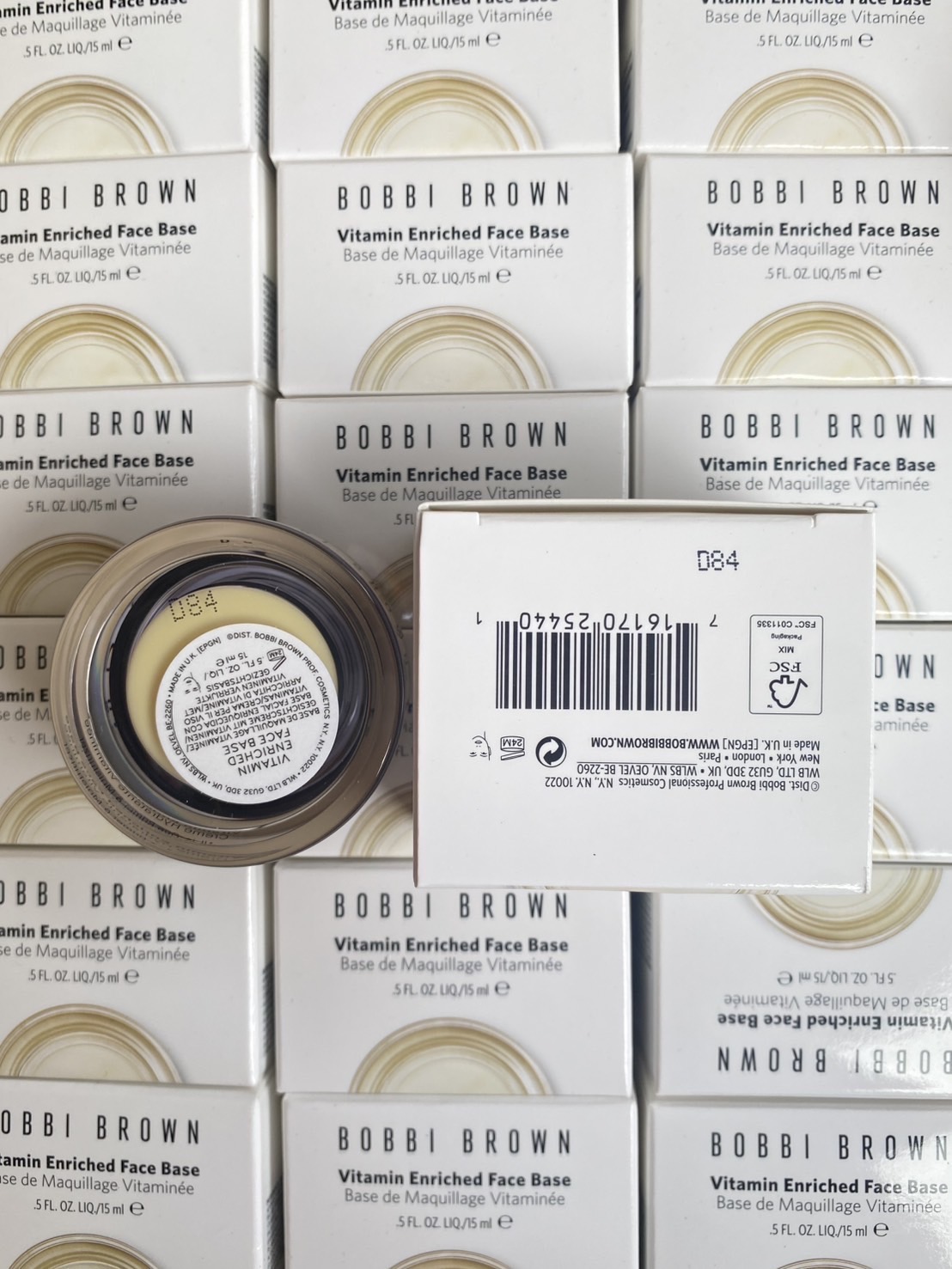 Bobbi Brown Vitamin Enriched Face Base All-In-One Primer And Moisturizer 15ml. ไพรเมอร์บวกกับมอยซ์เจอไรเซอร์