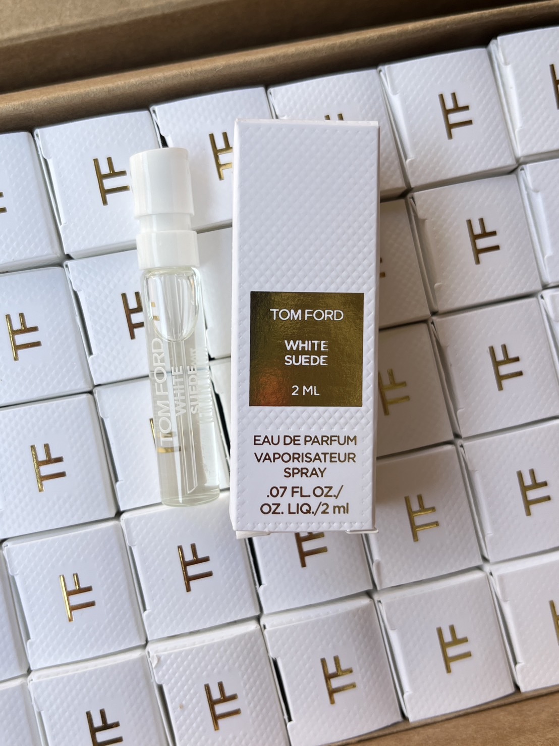 ไวออลมีกล่อง Tom Ford White Suede EDP 2ml. (1ขวดค่ะ)