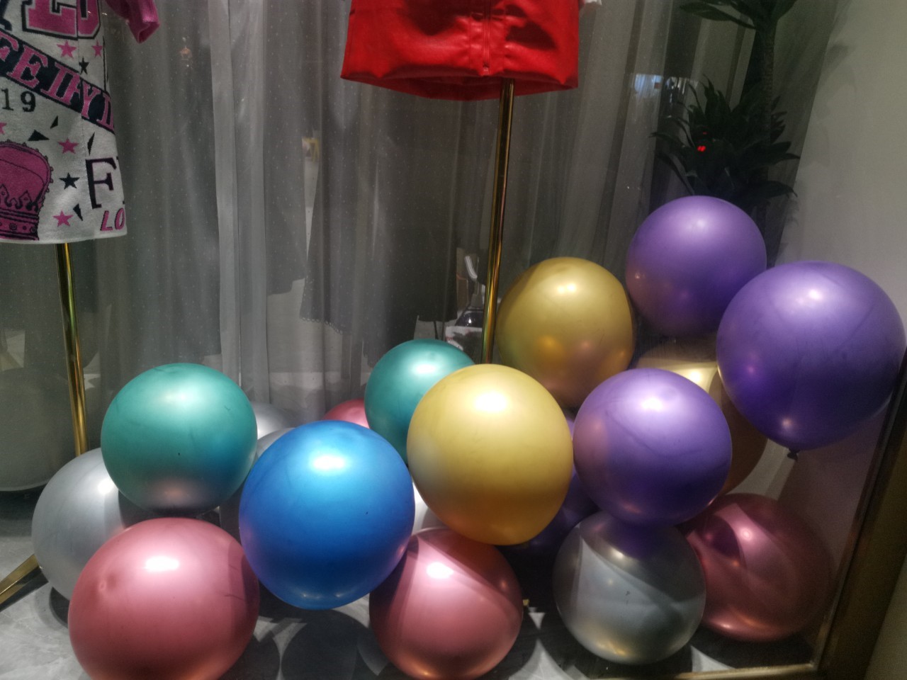 ลูกบอลคริสต์มาสสีพาสเทลขนาดใหญ่ สินค้าตกแต่งงานเลี้ยงวันคริสต์มาสยอดนิยม ที่เรานำมาจำหน่ายในราคาถุก