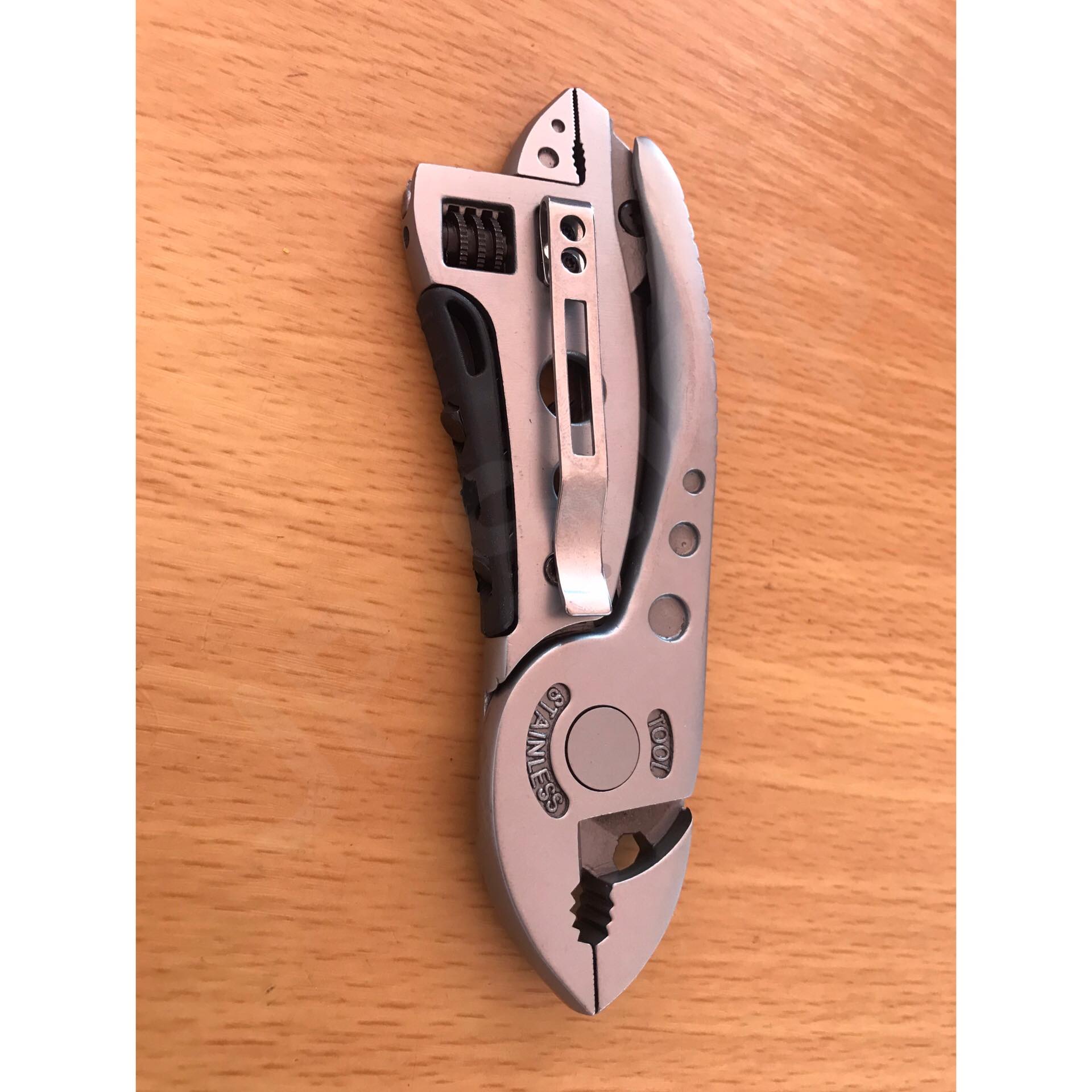 Multitool Pliers คีมอนกประสงค์ (คีมหนีบ ปากประแจเลื่อน พร้อมไขควง 3 หัว มีดพับอเนกประสงค์ พร้อมส่ง #158178