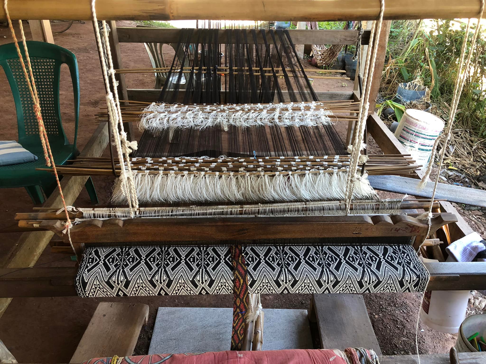 ผ้าคลุมไหล่ทอมือ ผ้าฝ้ายแท้ ผ้าขิดโบราณ ขนาด 60x200 cm//Hand-woven shawl, pure cotton, ancient Khit cloth, size 70x200 cm.