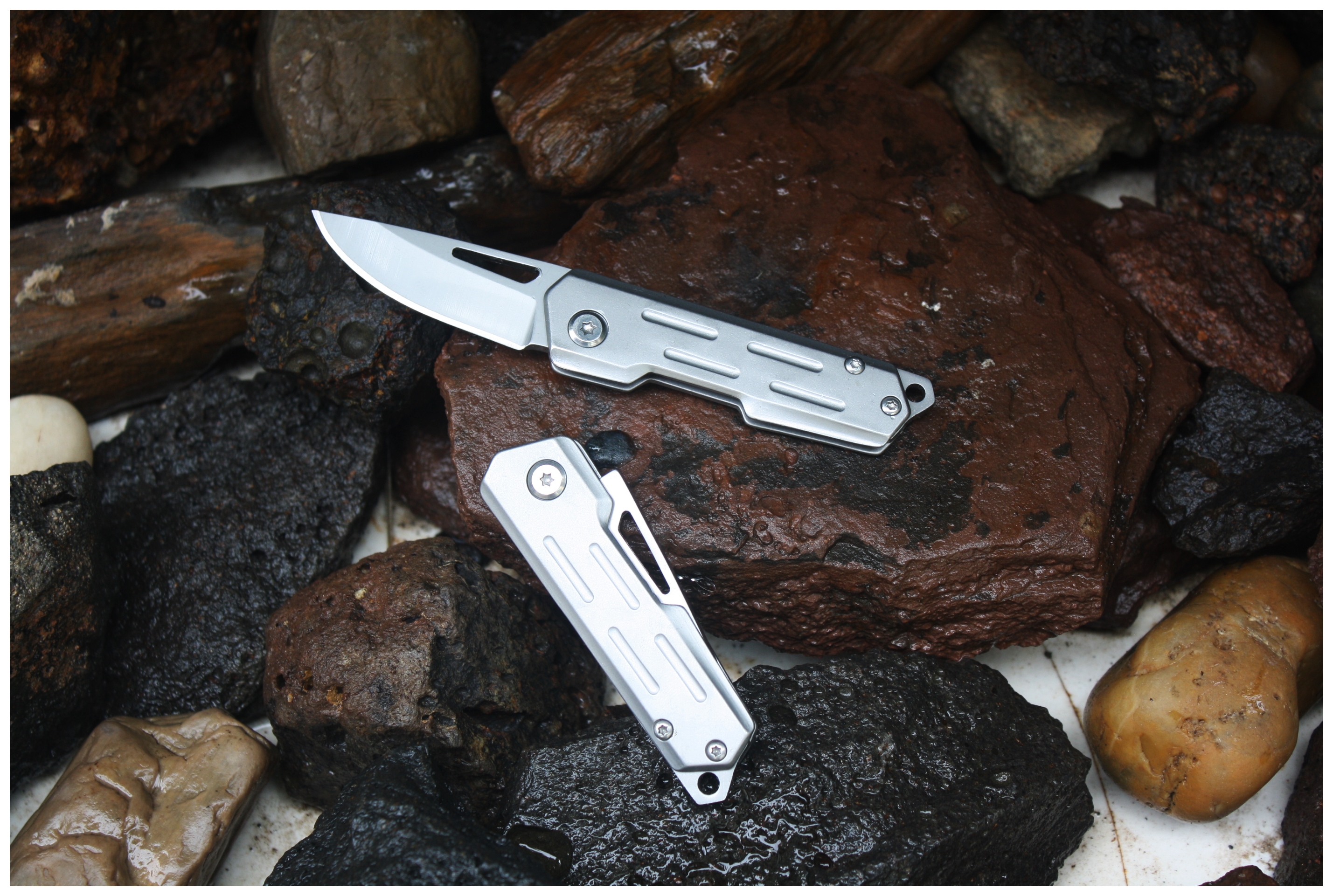 มีดพับ สำหรับนักเดินทาง D2