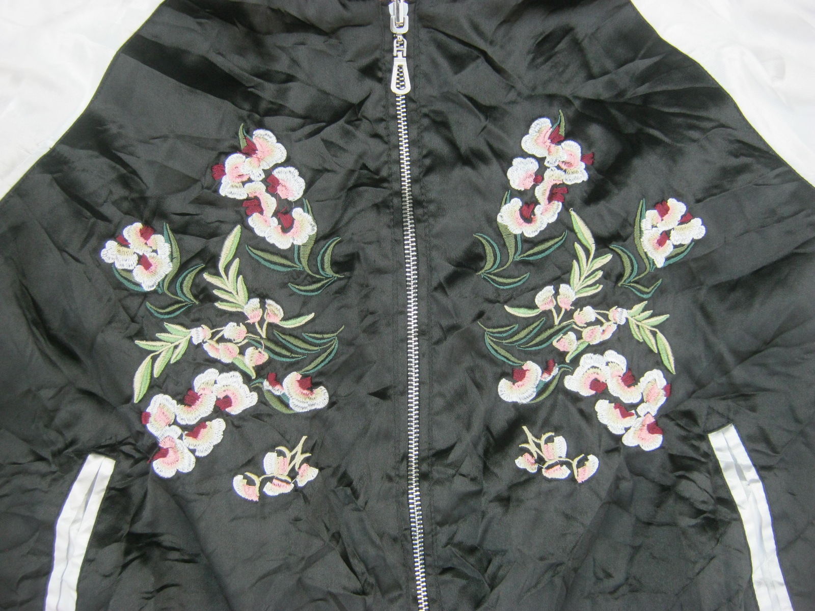 เสื้อ "SU-KA-JAN" แจ๊กเก็ตที่เรียกได้ว่า สัญชาติ "ญี่ปุ่น"