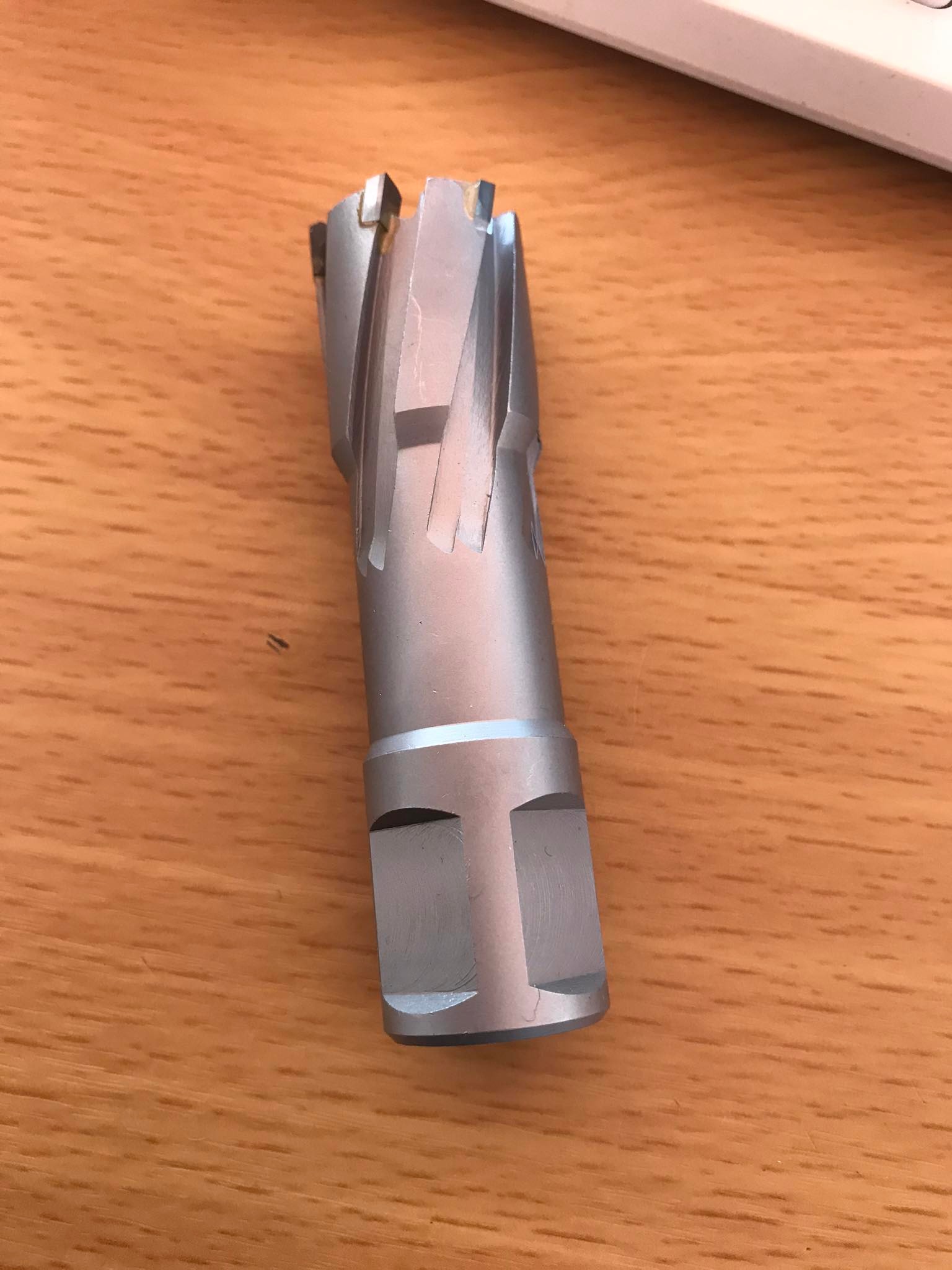 ดอกสว่านเจ็ทบอส แบบโฮลซอว์คาร์ไบสำหรับเจาะเหล็กหนา ด้วยสว่านแม่เหล็กไฟฟ้า ขนาด21*35 มม. #2135