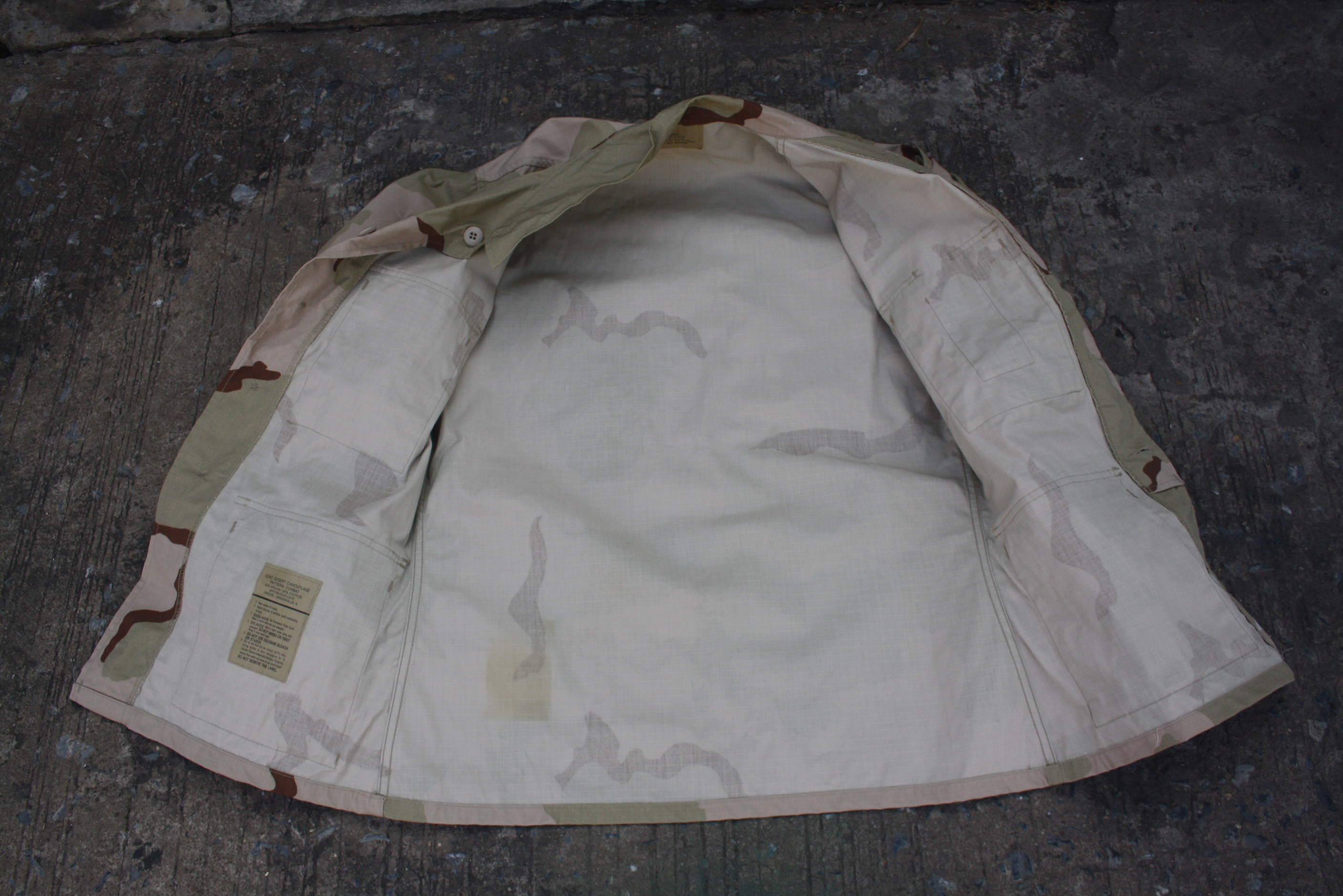 เสื้อทหารสหรัฐ พรางทะเลทรายสามสี