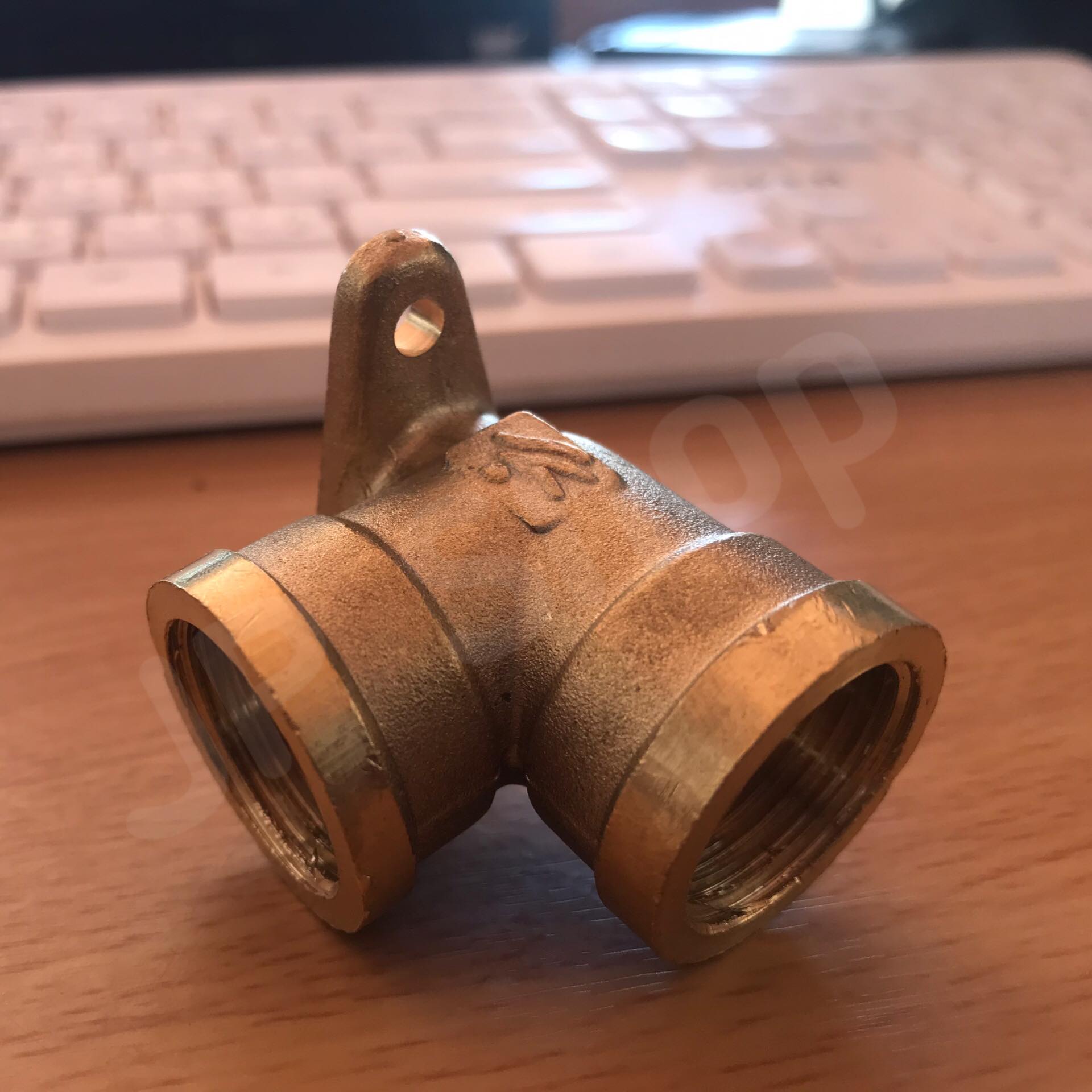 ข้องอทองเหลืองเกลียวนใน ขนาด 4 หุน มีฐานยึด #0754