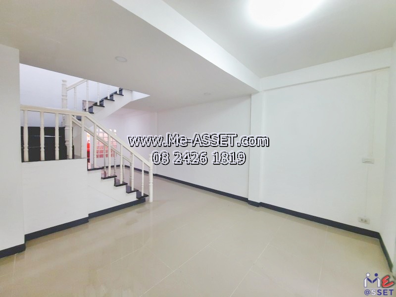 ขายทาวน์เฮ้าส์รีโนเวทใหม่ ใกล้ตลาดมนวดี รถไฟฟ้าสายสีม่วงสถานีคลองบางไผ่ ย่าน บ้านกล้วยไทรน้อย พิมลราช บางบัวทอง แถมเฟอร์นิเจอร์ตกแต่งมูลค่า 50,000 บาท : มบ.นริศา : 2 ชั้น 16 ตร.วา