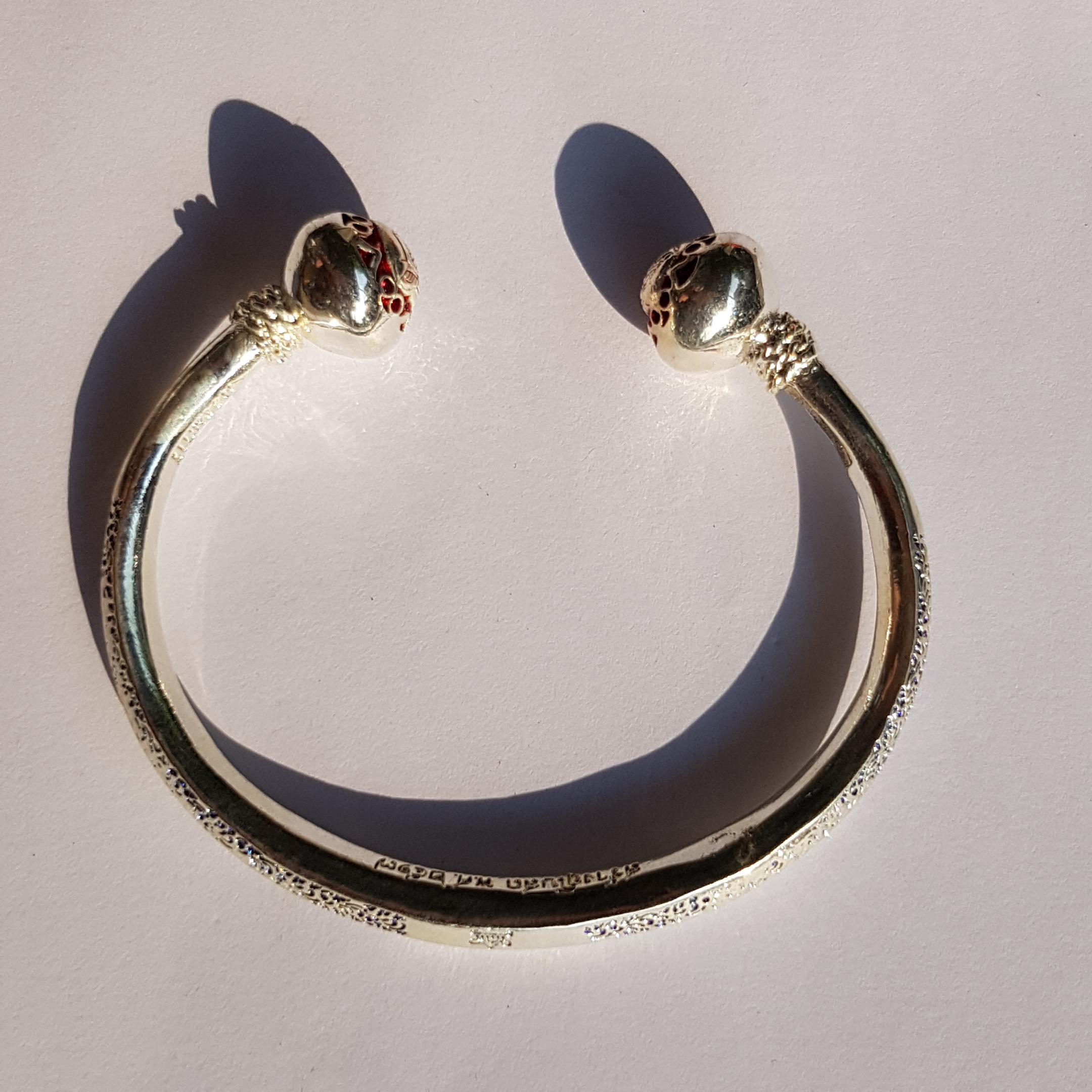 กำไลหลวงปู่ทิม เนื้อสำริดเงิน แจกกรรมการ รุ่นสร้างอุโบสถ หลวงปู่ทิม วัดละหารไร่ จ.ระยอง ลงยา +แถมยันต์ฟรีคละๆลายกันไปจ้า