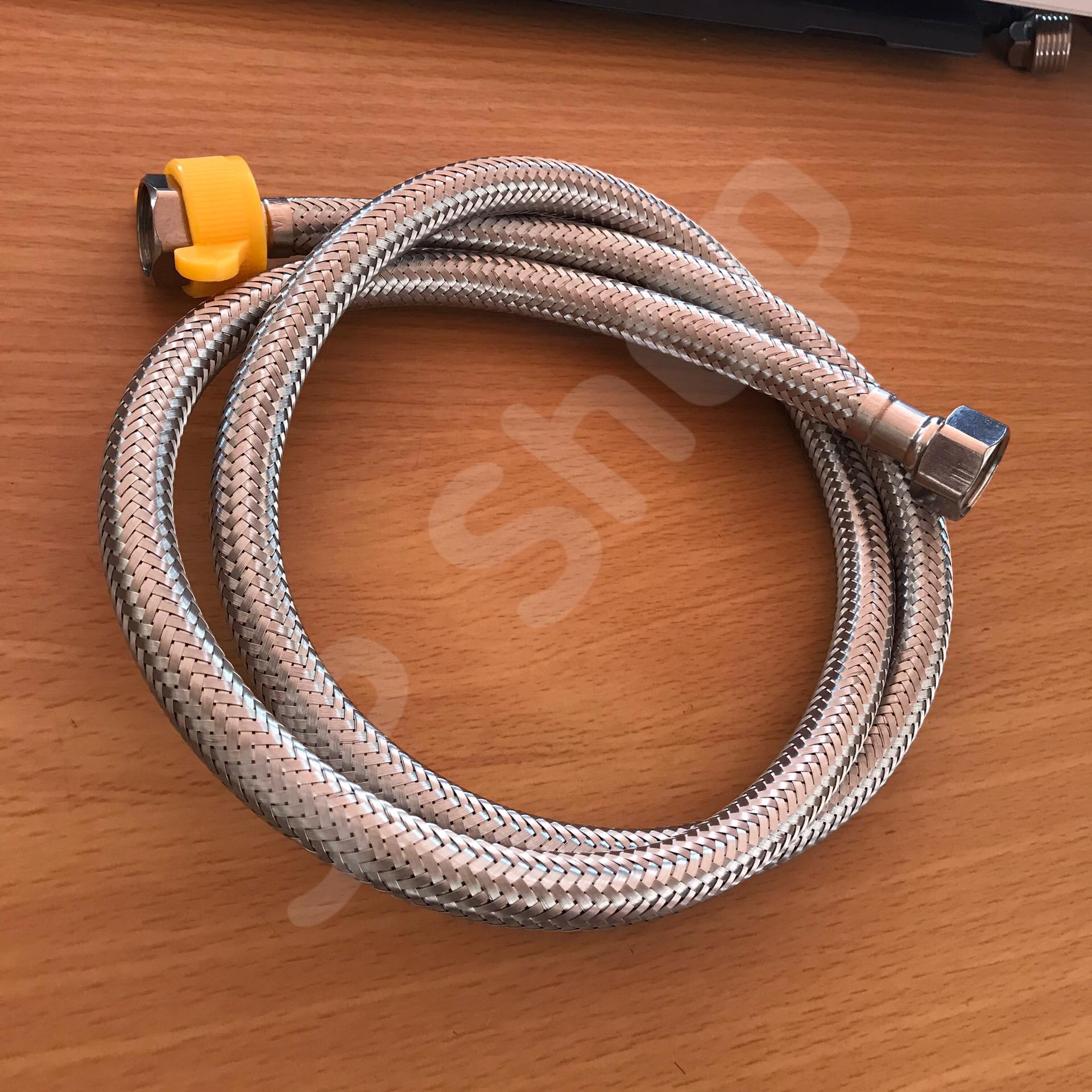 สายน้ำดี ขนาดความยาว 120 ซม. หัวสายสแตนเลส304 เกลียวใน4หุน(1/2") สำหรับต่อน้ำใช้ทั่วไป ห้องน้ำ ห้องครัว #12001