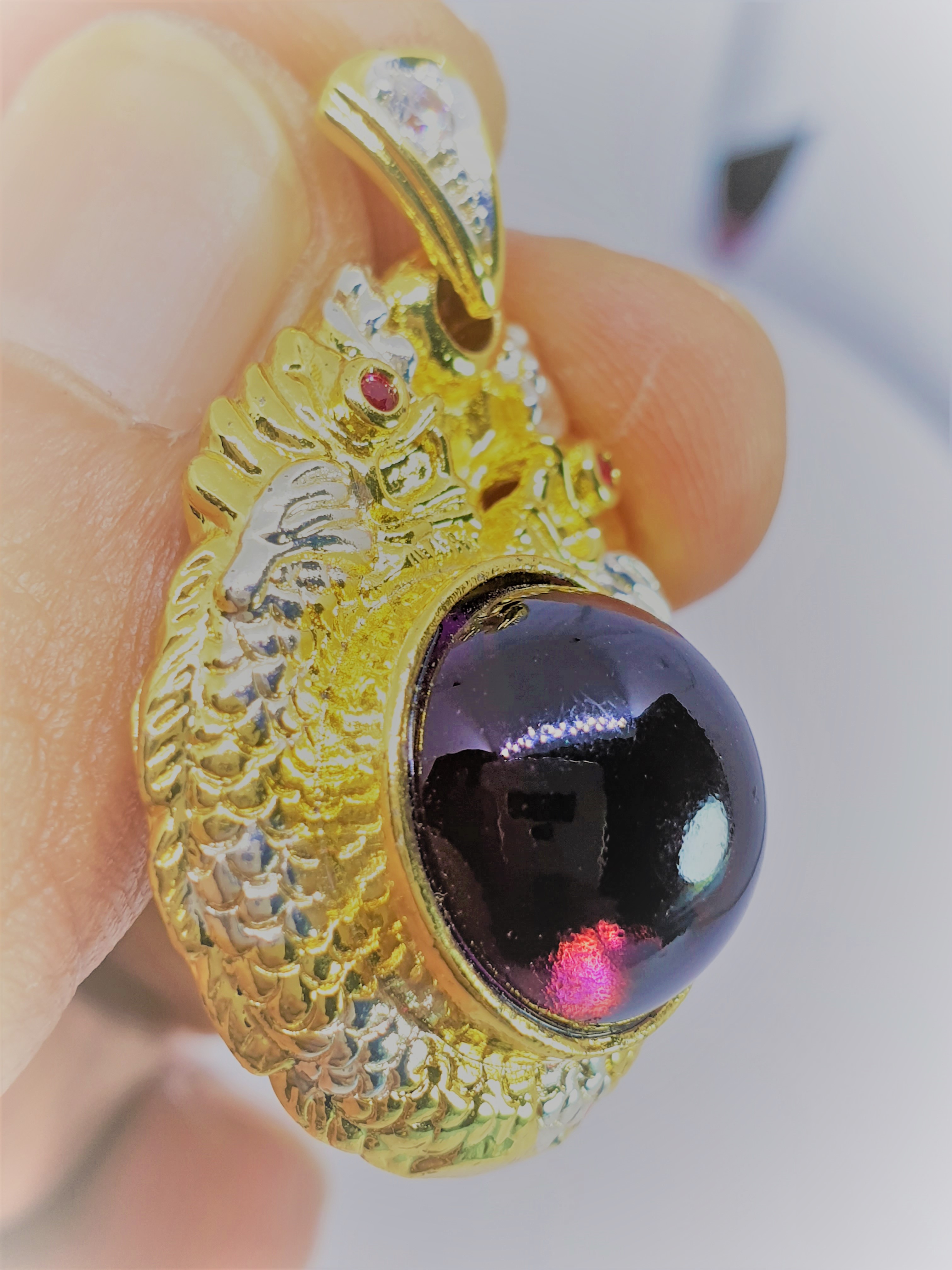 จี้ เพชรพญานาค มี6สี ม่วง เหลือง แดง ขนาดลูกแก้ว1.5cm. หุ้มทองแท้หนา 5 ไมครอน ไม่ลอก ไม่ดำ สามารถใส่อาบน้ำได้ ช่วยโชคลาภ