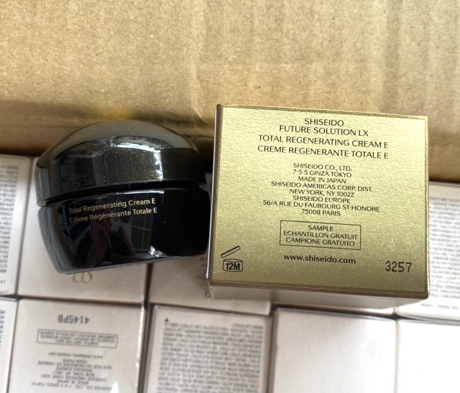 Shiseido Future Solution LX Total Regenerating Cream 15ml. ครีมบำรุงผิวยามค่ำคืน สูตรเข้มข้น