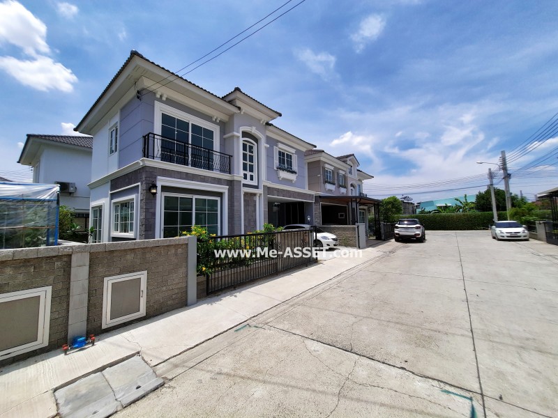 ขายบ้านแฝด ม.โกลเด้นนึโอ ลาดพร้าว-เกษตรนวมินทร์ ถ.นวมินทร์ 42 แยก 27 แขวงคลองกุ่ม เขตบึงกุ่ม กรุงเทพ / พื้นที่ 2 ชั้น 37.1 ตารางวา