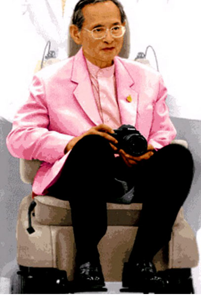 ครอสติสคริสตัลรูปในหลวงรัชกาลที่ ๙ ฉลองพระองค์ชมพู (ใหญ่)