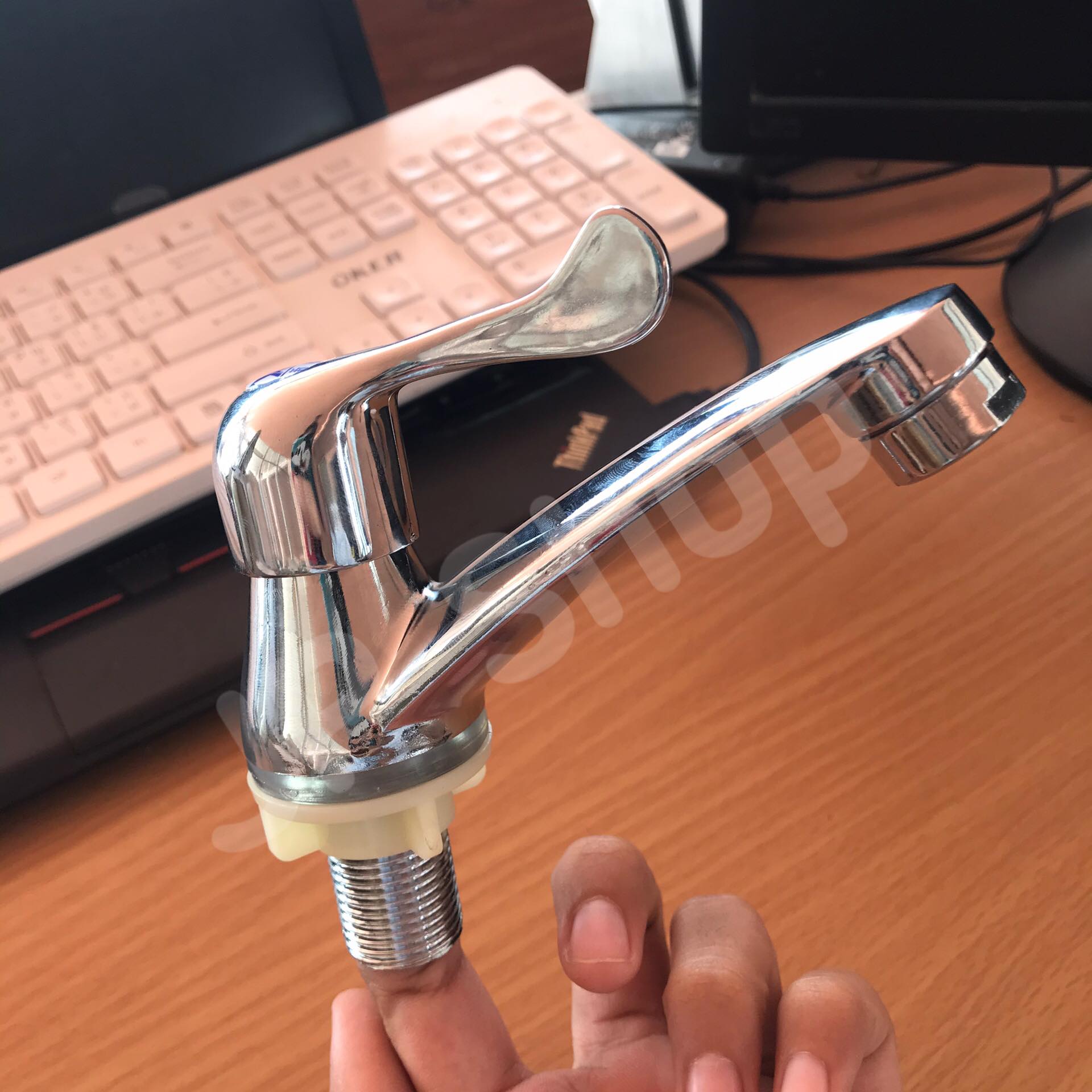 ก๊อกน้ำอ่างล้างหน้าสแตนเลส 05 ขราด 4 หุน ก๊อกน้ำ ก๊อกอ่างล้างหน้า สแตนเลส #05180