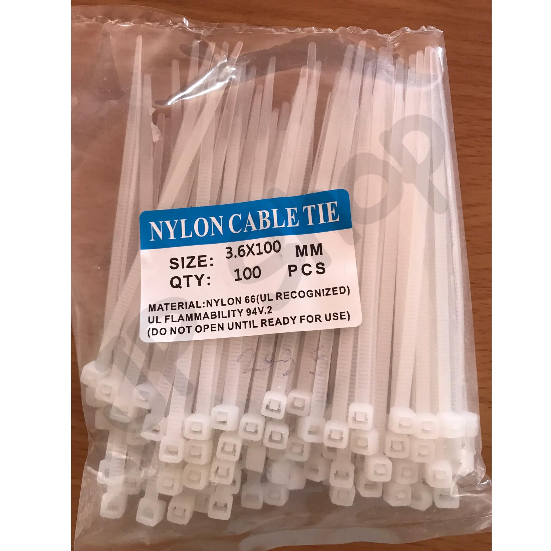 สายรัด CABLE TIE เคเบิ้ลไทร์ 4นิ้ว เหมาะสำหรับนำไปใช้งานต่าง ๆ อาทิเช่น เคเบิ้ลไทร์ใช้รัดสายไฟ, สายแลน (LAN), สายโทรศัพท์, สายสัญญาณ, สายเคเบิ้ลให้เรียบร้อย โกดังในไทย สั่งปุ๊บส่งปั๊บ