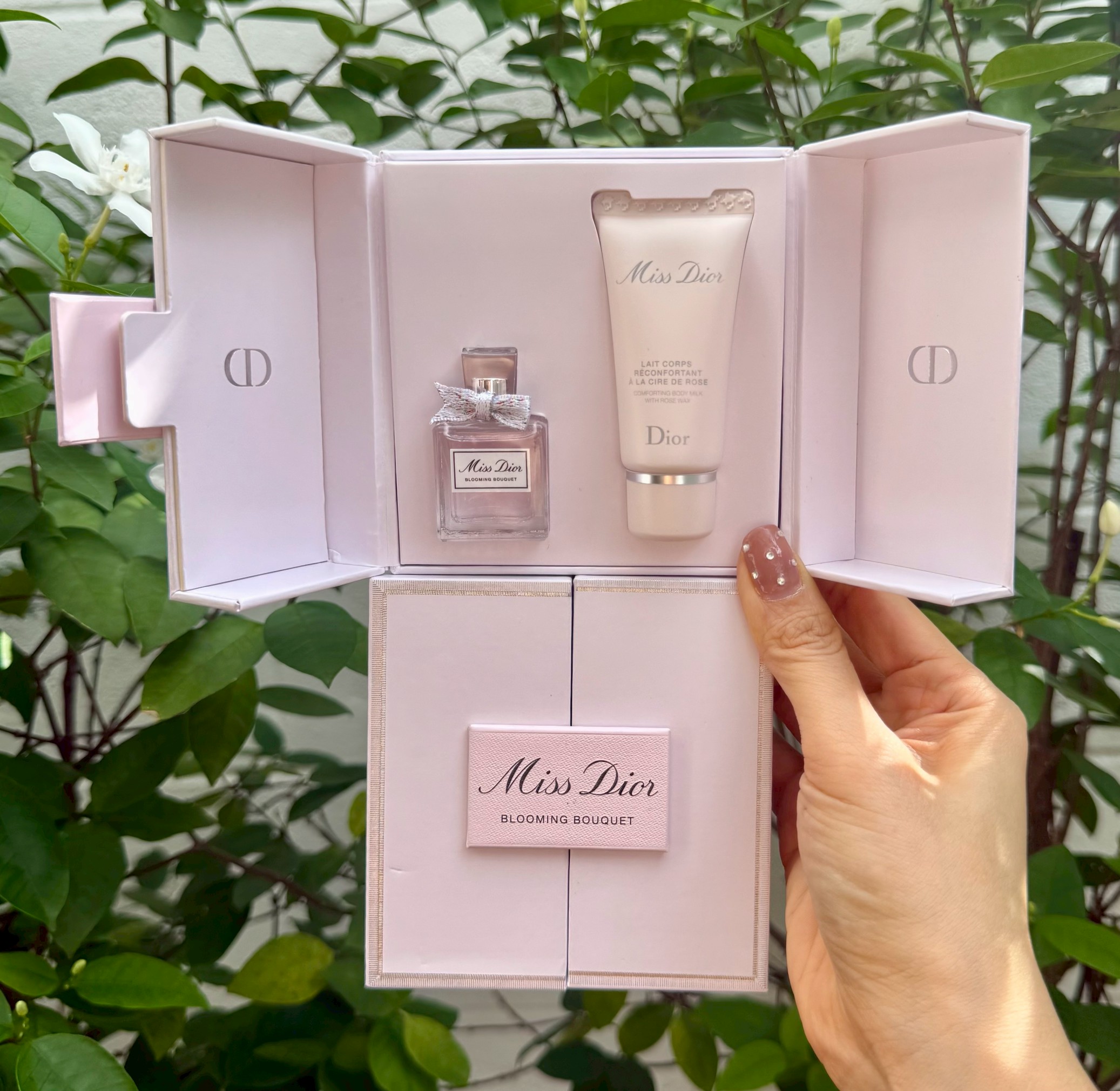 เซต 2 ชิ้น Miss Dior Blooming Bouquet EDT 5ml. + Body Milk 20ml. ขนาดทดลอง