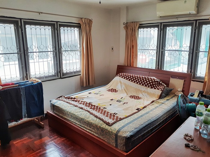 ขายบ้านเดี่ยว ม.ประยูรนิเวศน์ 3 ถ.ลาดพร้าว-วังหิน ซ.53 แขวงลาดพร้าว เขตลาดพร้าว กรุงเทพ / พื้นที่ 2 ชั้น 60 ตารางวา