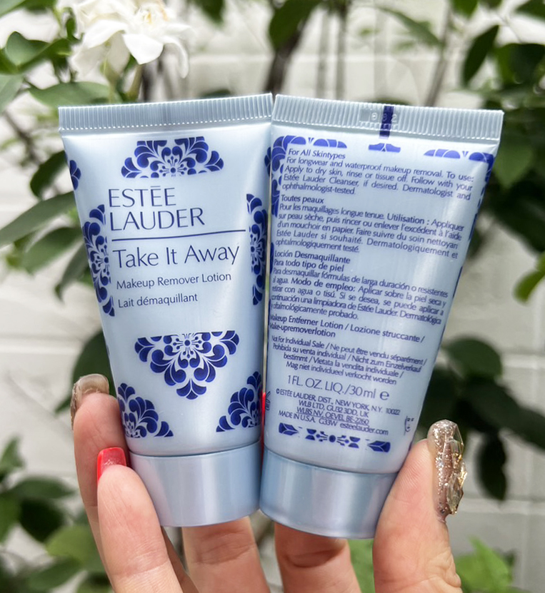 Estee Lauder Take it Away Makeup Remover Lotion 30ml. คลีนซิ่งครีมสูตรอ่อนโยนขจัดสิ่งสกปรกและคราบเครื่องสำอาง
