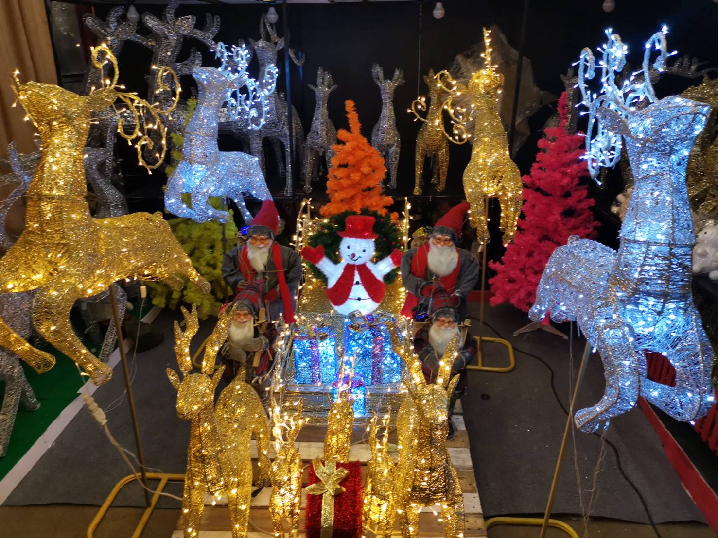 ของประดับงานคริสต์มาส ปีใหม่ สวยงาม ราคาถูก มากมายด้วยสินค้าราคาถูก โรงงานผลิตต้นสนปลอม ราคาสุดพิเศษ จำหน่าย พร้อม ติดตั้งต้นคริสต์มาส ขนาดใหญ่ 