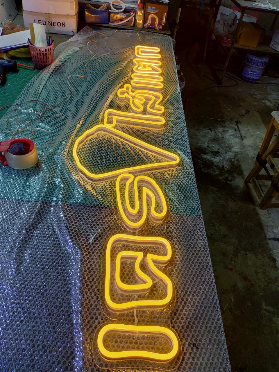 ป้ายไฟนีออน