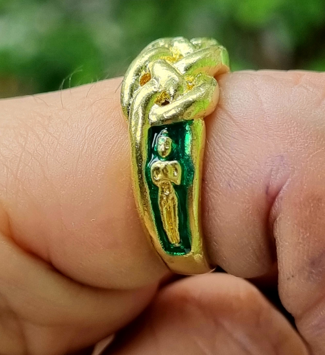 แหวน พิรอด ไอ้ไข่ เด็กวัดเจดีย์ มี4สีให้เลือก แดง เขียว น้ำเงินและทองล้วน วัสดุทองเหลือง ปรับขนาดได้ 8-11(57-65) สำเนา