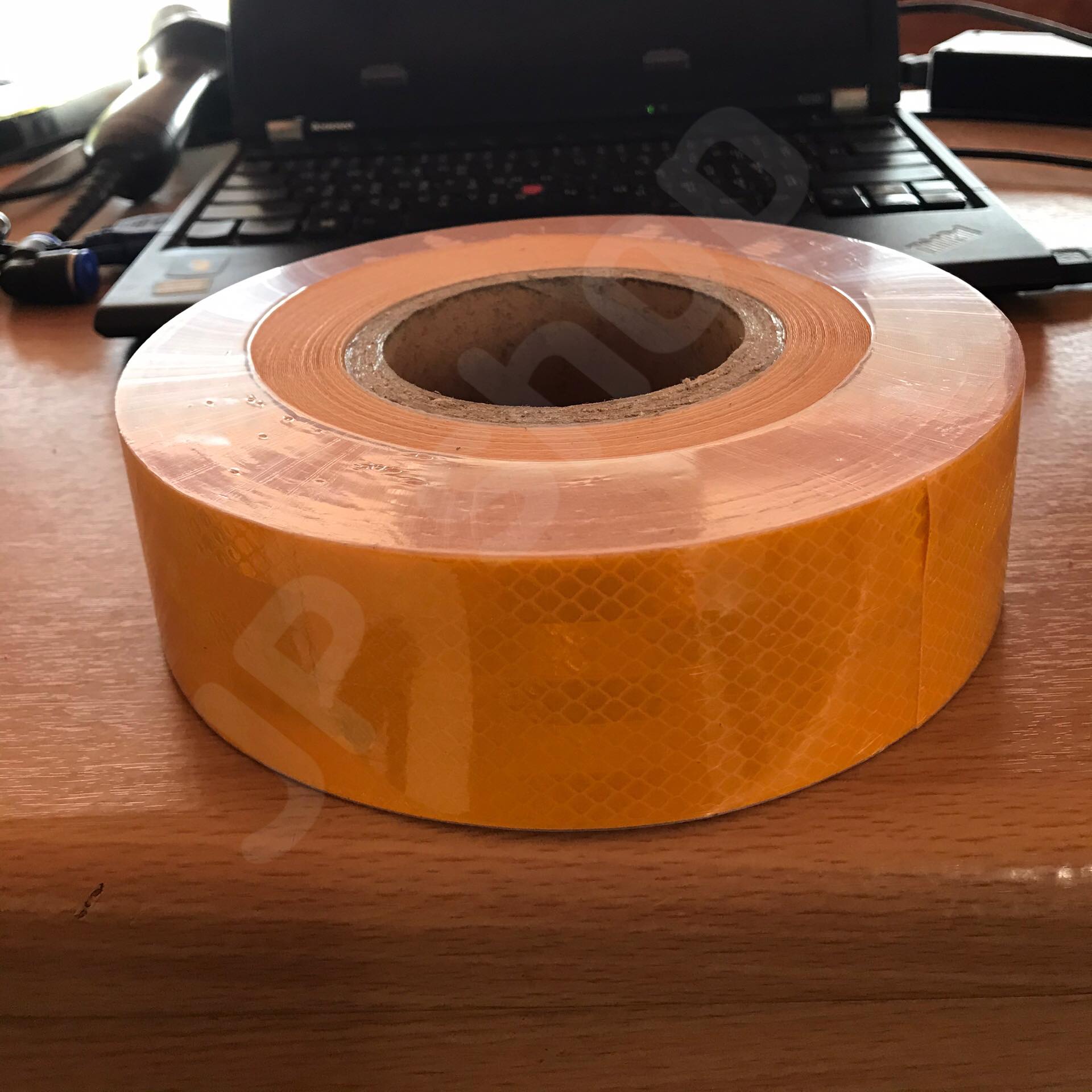 สติ๊กเกอร์สะท้อนแสง (เทปสะท้อนแสง) สำหรับติดรถบรรทุก สีเหลือง สั่งปุ๊บส่งปั๊บ