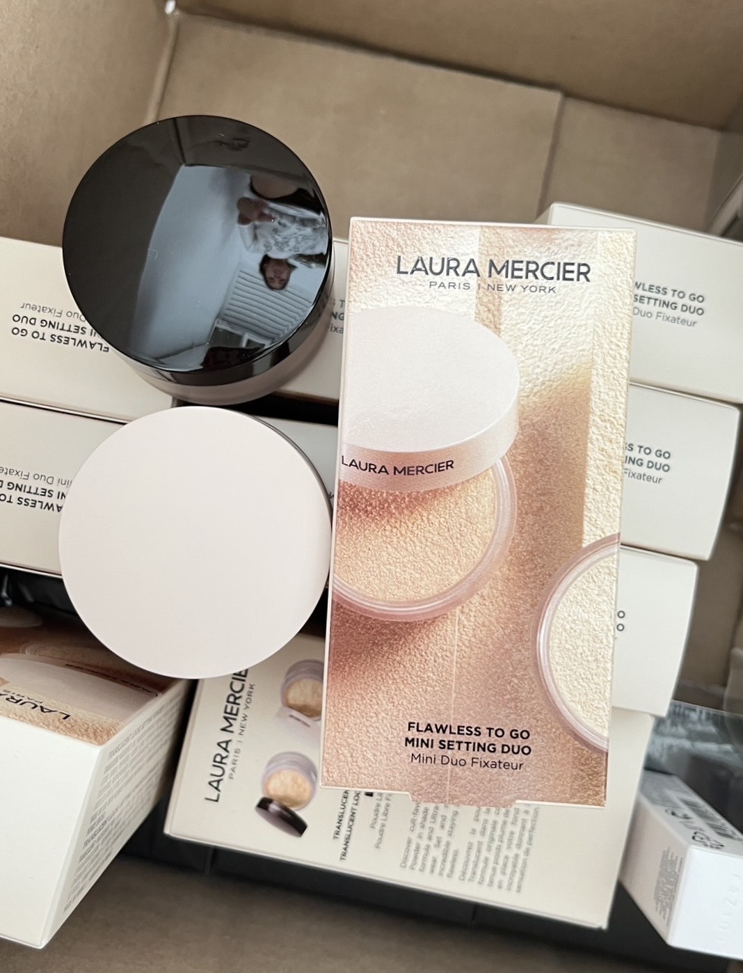 Laura Mercier Flawless To Go Mini Setting Duo เซตแป้งฝุ่นไซซ์มินิ 2 ตลับสุดคุ้ม! (ขนาด 9.3g + 6g)