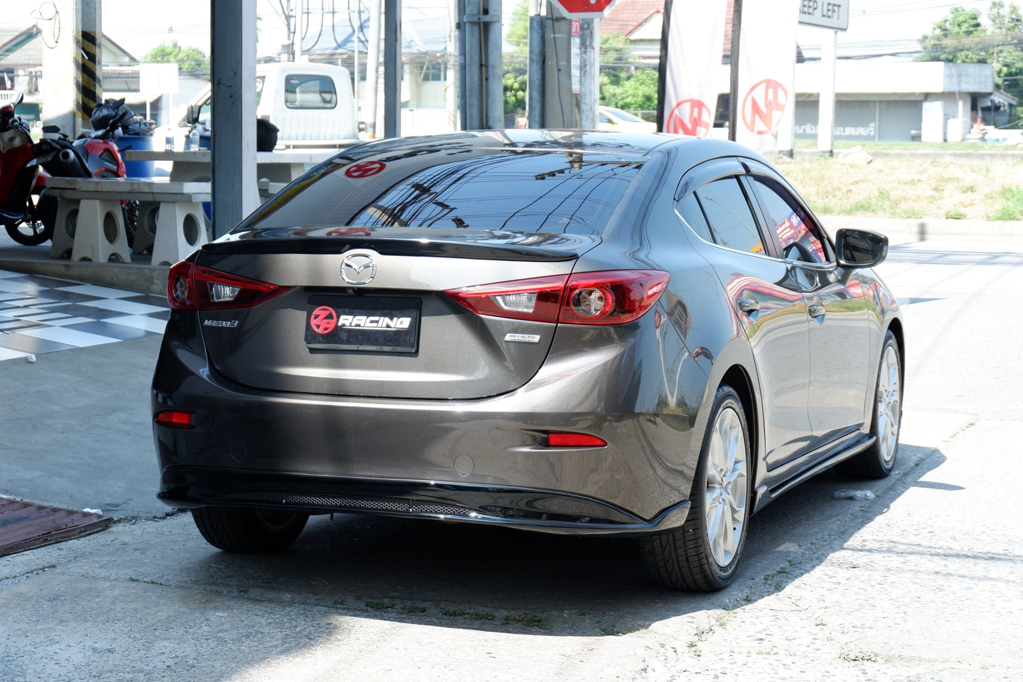  สปอยเลอร์ Mazda3
