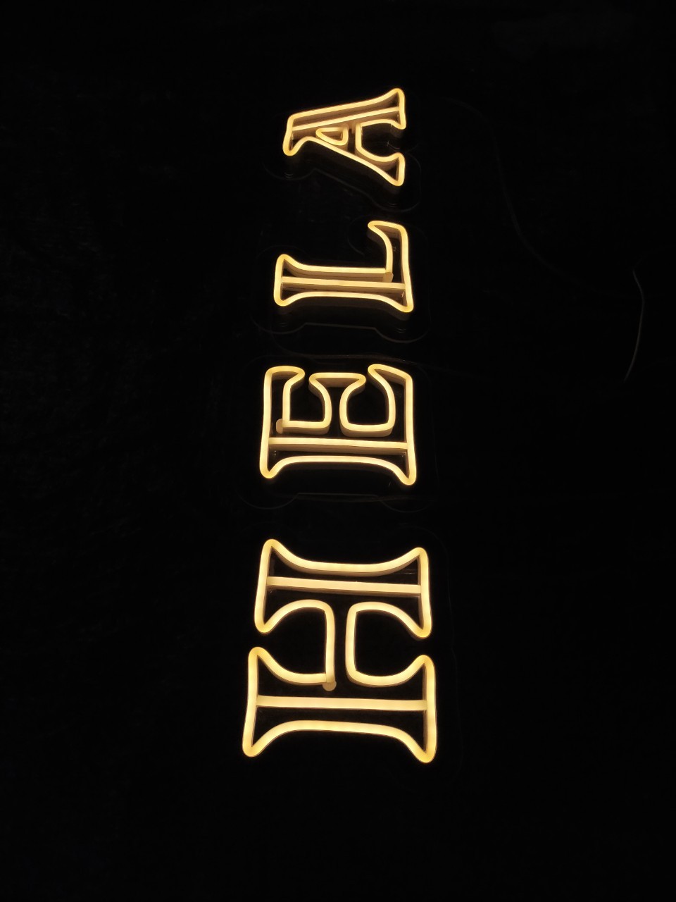 ไฟนีออน เฟค