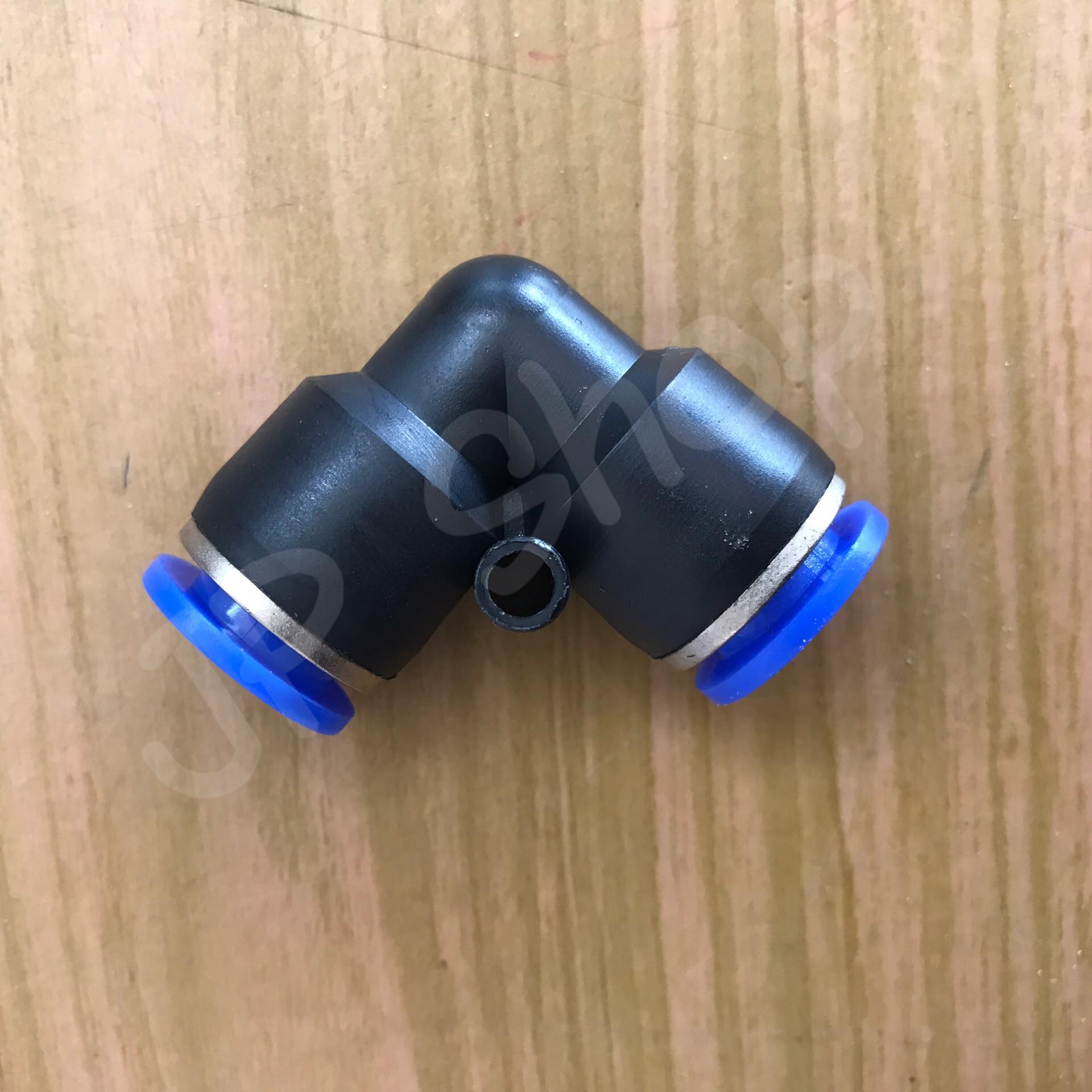 ข้อต่อลม ข้องอ 90 องศาขนาด pv10-04