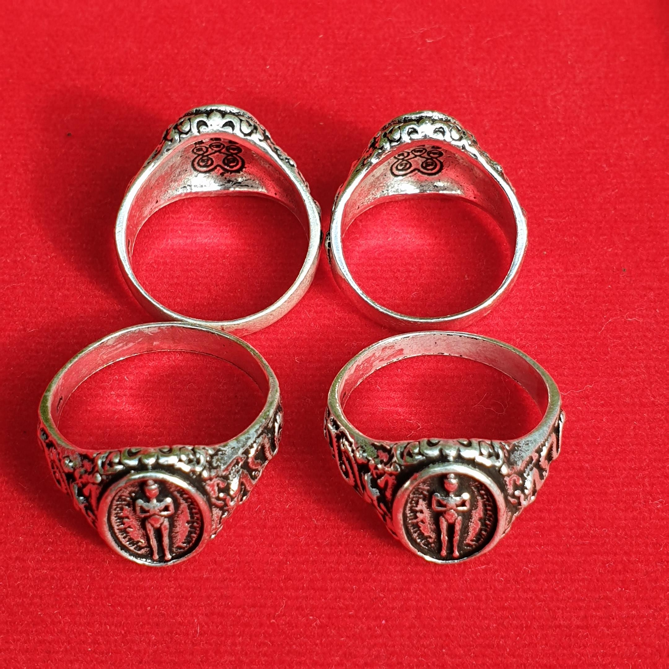 แหวน ไอ้ไข่ รับประกัน เงินแท้ 92.5% หนัก1บาท พร้อมกล่อง มี4ขนาดให้เลือก 7 8 9 10. +++แถมฟรีผ้ายันต์ +++ปลุกแสกให้แล้ว