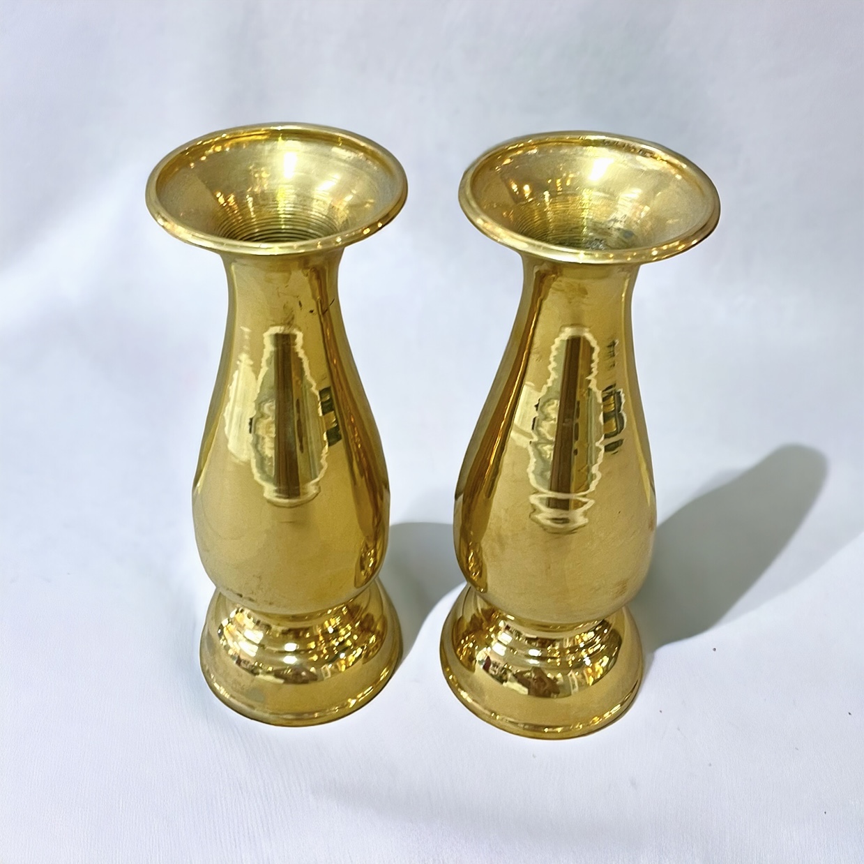 แจกันทองเหลือง