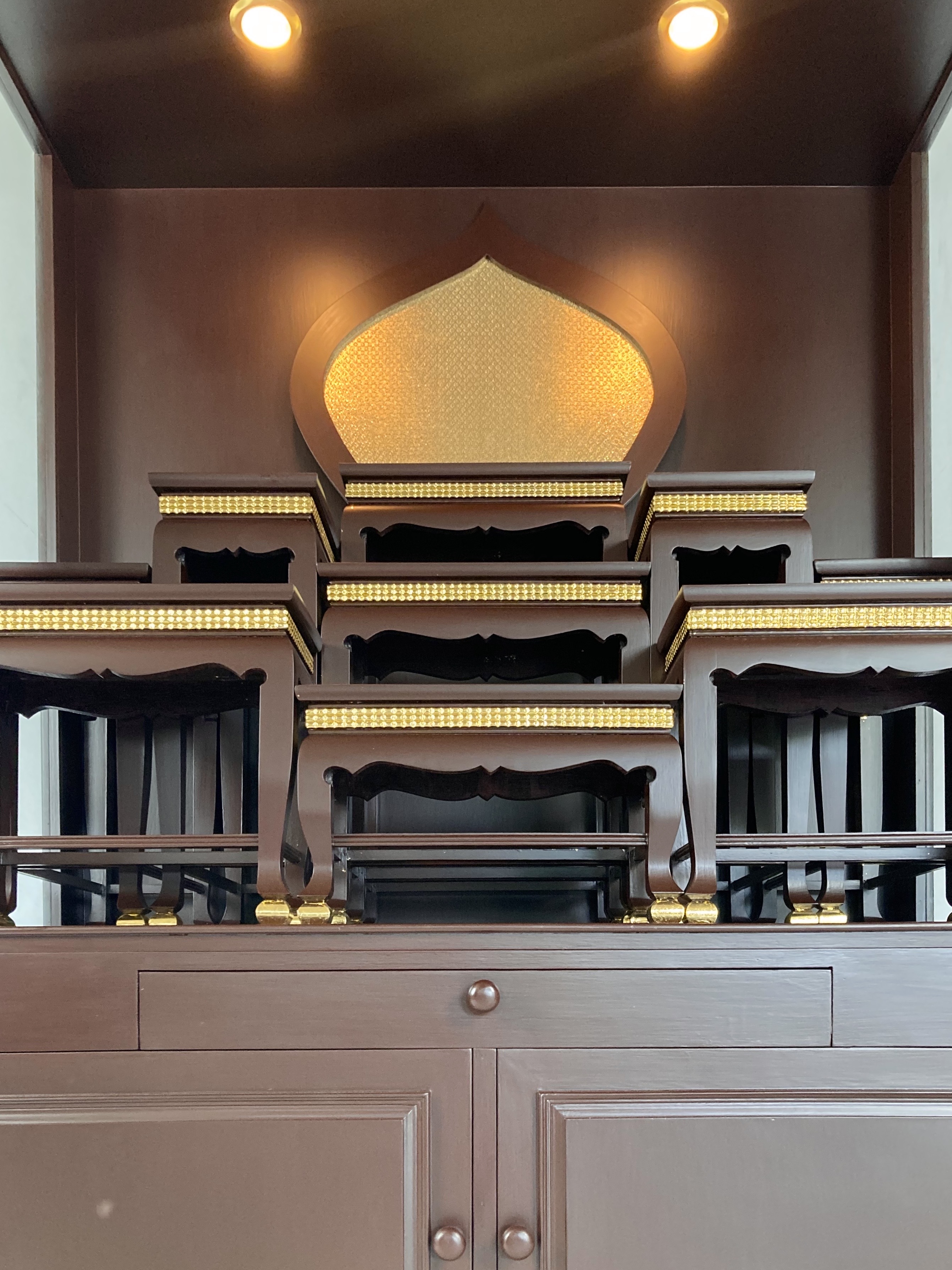 ตู้พระพร้อมโต๊ะหมู่ 9 หน้า 8