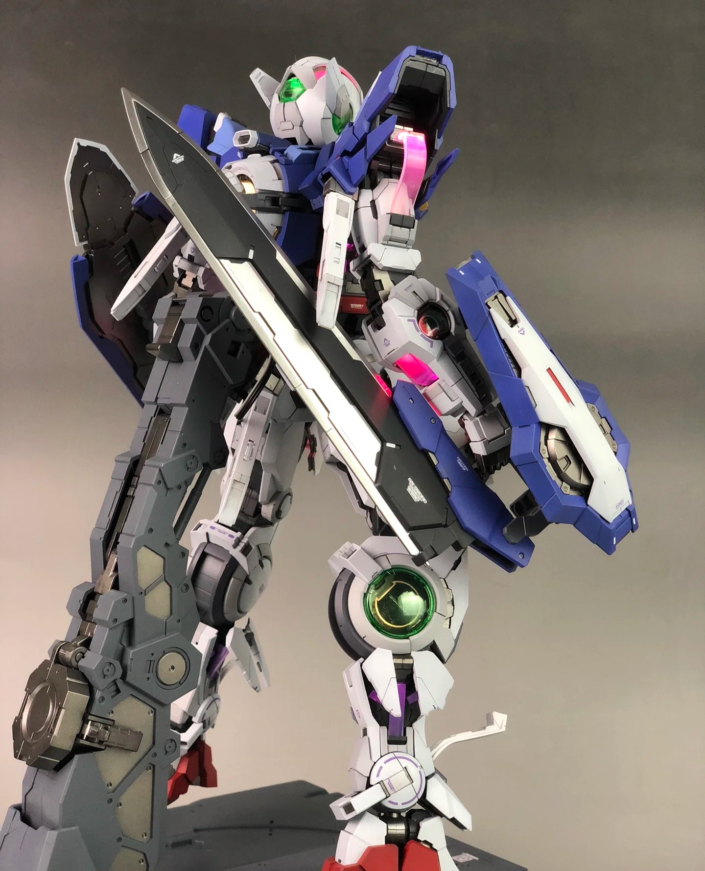 Pre-Order PG 1/60 Exia + LED Unit [Daban]