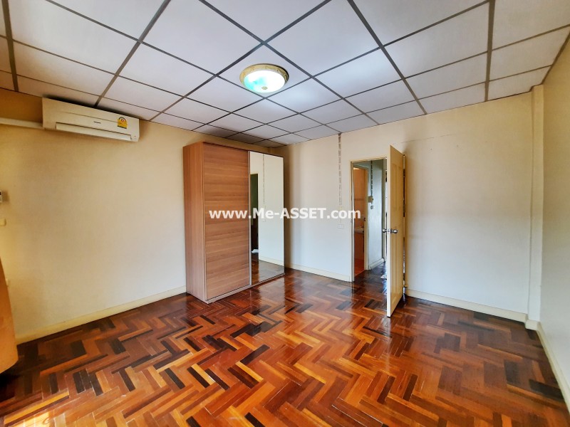 ขายทาวน์เฮ้าส์ ย่าน เคหะร่มเกล้า ราษฎร์พัฒนา น้อมเกล้า : พูนสินธานี 3 / 2 ชั้น 17 ตารางวา