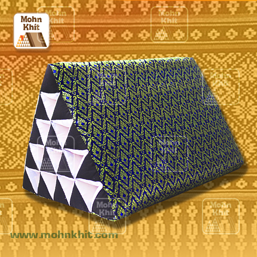 หมอนสามเหลี่ยม15ช่องเดี่ยวใหญ่ลายไทยปักด้ายทอง 56cmx36cmx32cm// Thai Tri-angle Cotton kapok Thai silk patternTraditional Floor Cushions . สำเนา