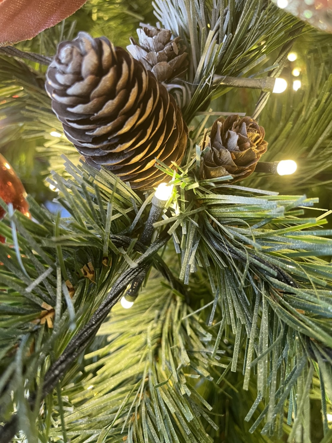 ต้นคริสต์มาสแต่งธีมสี