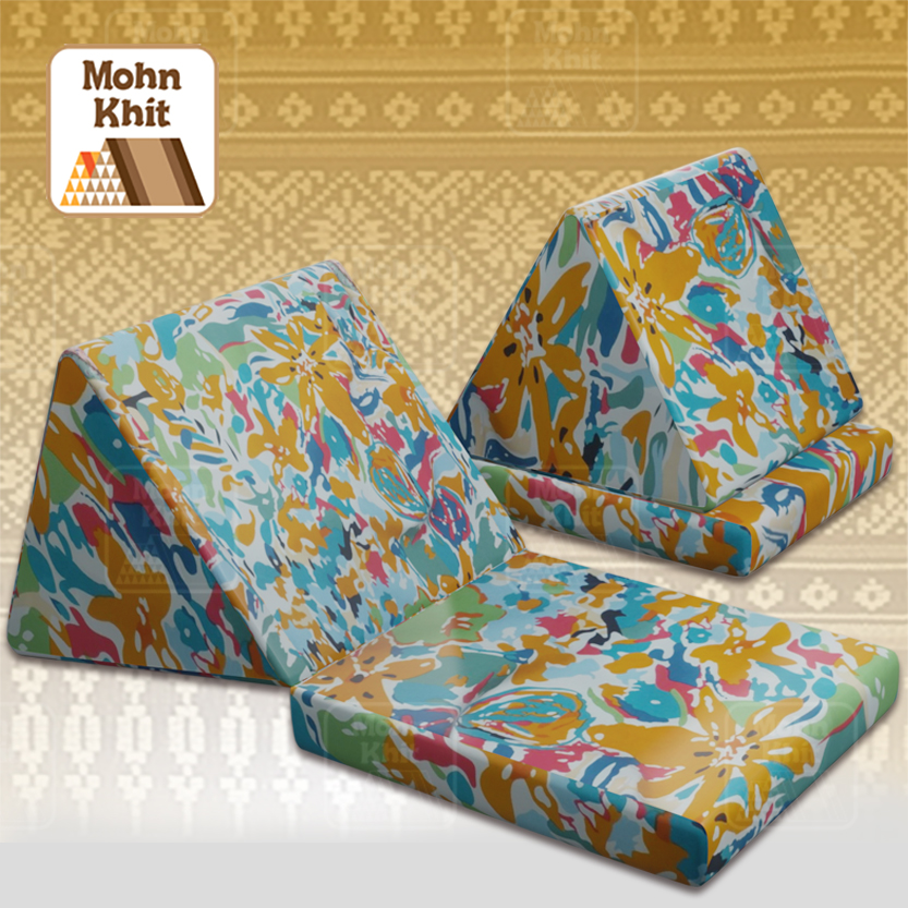 หมอนสามเหลี่ยม 15 ช่องติดเบาะ1 พับ ปลอกสวมซิป 57cmx76cmx36 cm Triangle Khit Thai Floor Cushions Traditional handmade 15 holes with 1 part of mattress.