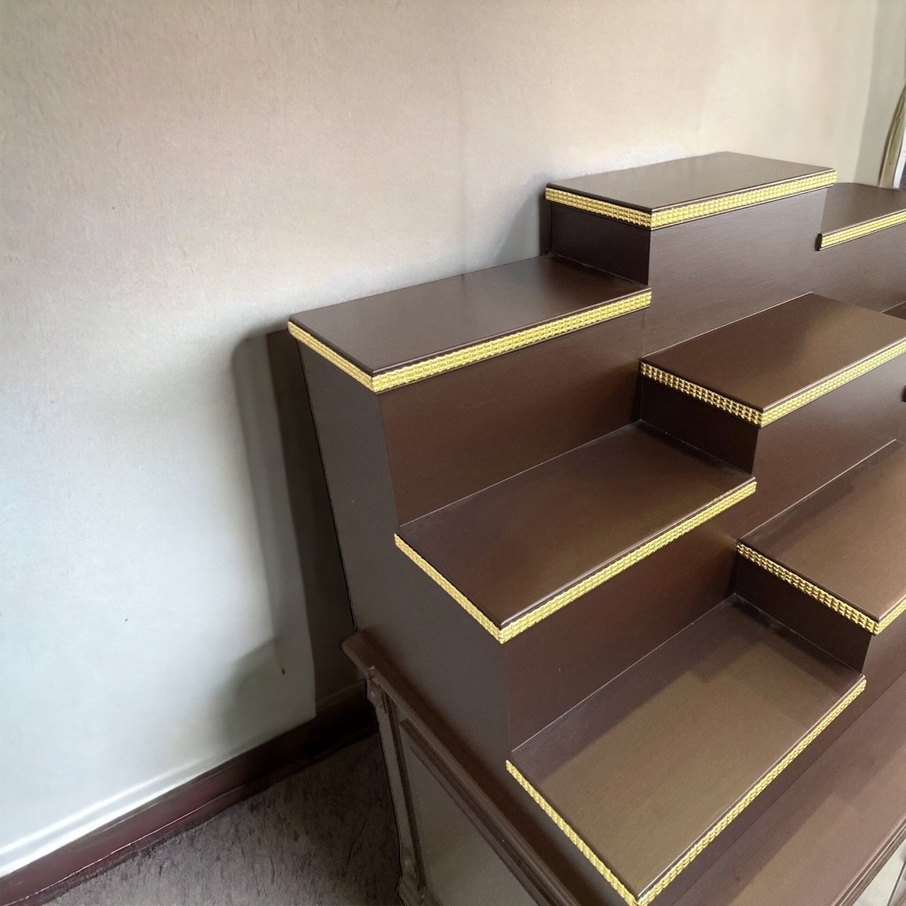 ตู้พระแบบสูง 9x8 ขั้นบันได 9 ขั้น พิกุลน้ำตาล