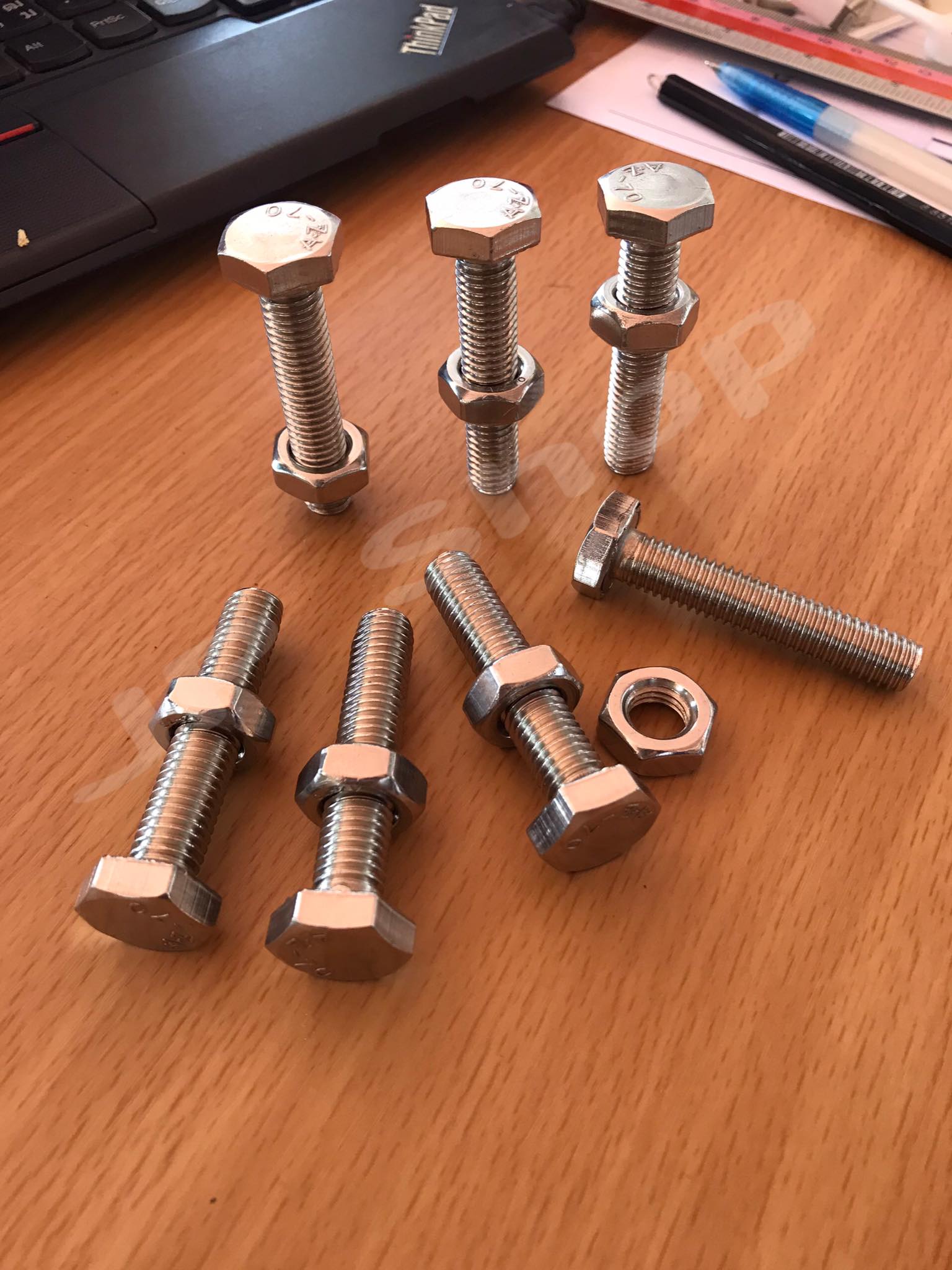 น็อตสแตนเลส304 สกรูหกเหลี่ยม ขนาดM10*50มม. ราคา/ชุด #105050