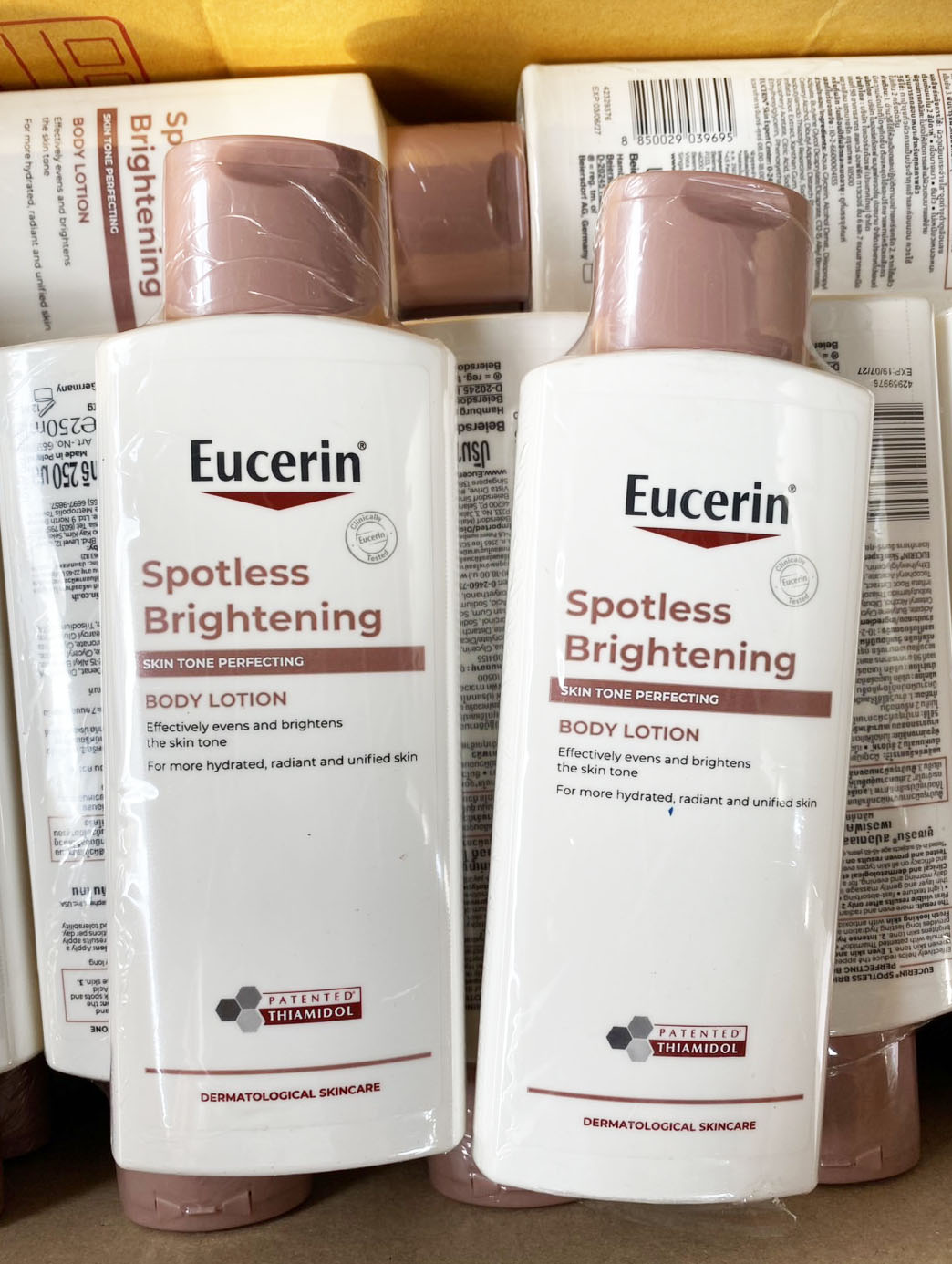 Eucerin Spotless Brightening Skin Tone Perfecting Body Lotion 250ml. โลชั่นยูเซอรีน (1ขวด)