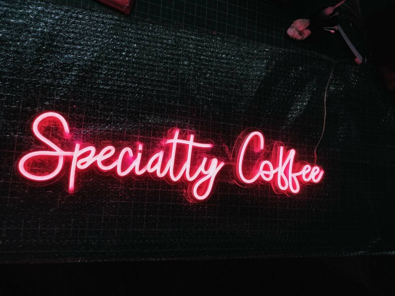 ป้ายไฟนีออยดัด LED - Specitty Collee -แสงสีชมพู -อะคริลิคใสวางหลัง 3 มิล จัดส่ง นครปฐม
