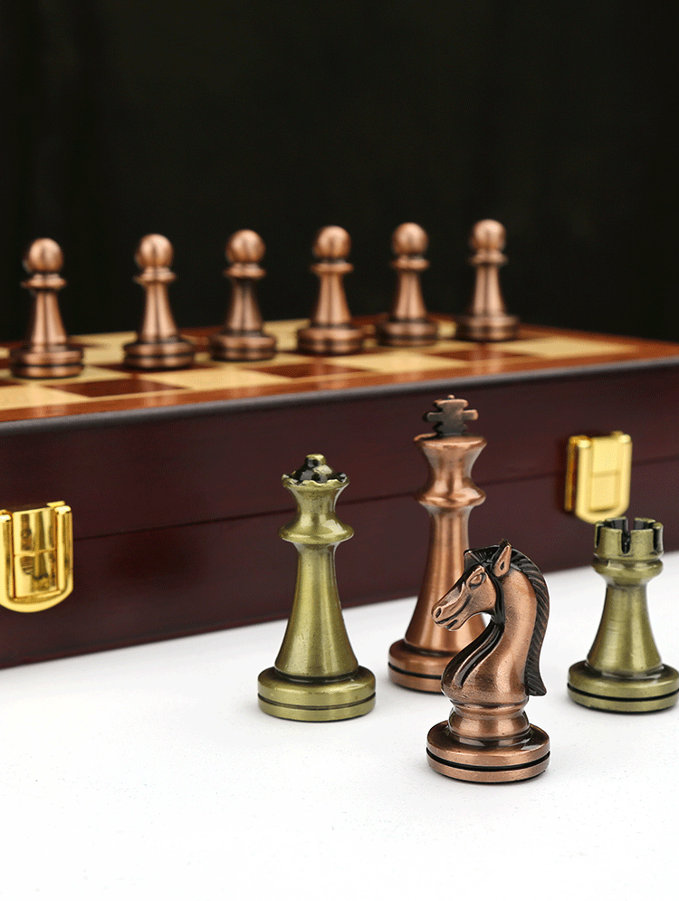 ชุดหมากรุกสากลไม้พับ (ตัวMetal สีgreen bronze & red bronze) Wooden Chess Set