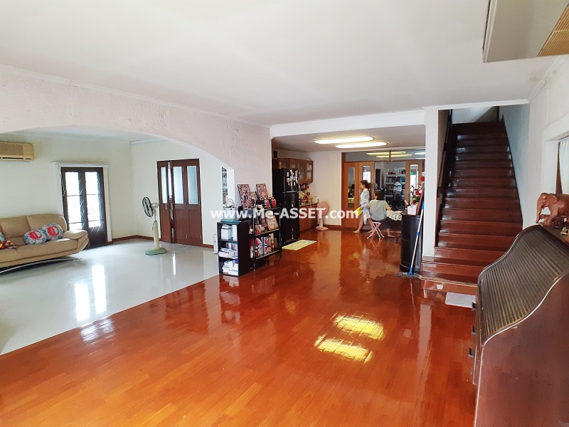 ขายบ้านเดี่ยว ม.ศรีนครพัฒนา ถ.นวมินทร์ 24 แขวงคลองกุ่ม เขตบึงกุ่ม กรุงเทพ / พื้นที่ 3 ชั้น 99 ตารางวา