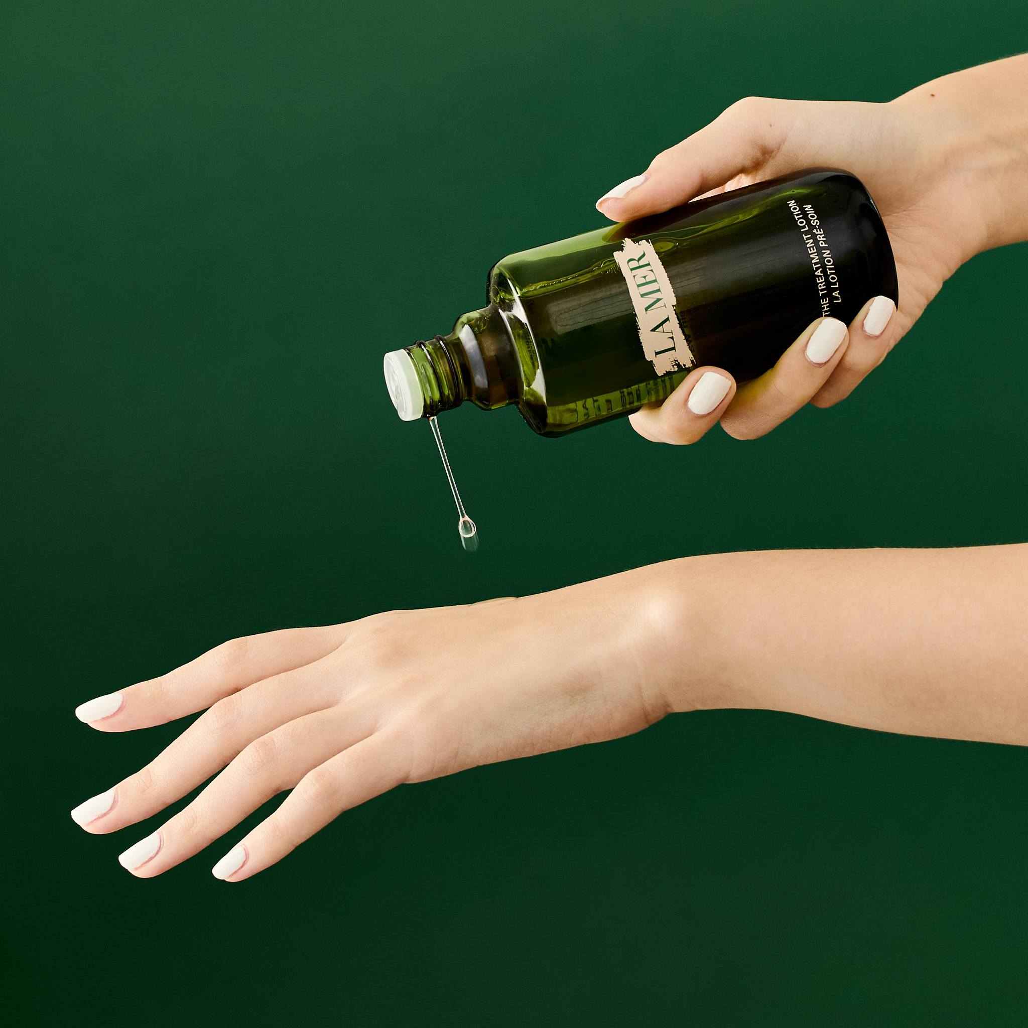 La Mer The Treatment Lotion LA LOTION PRE-SOIN 150ml. (เคาเตอร์ 7,150)-หิ้วตปท. โลชั่นบำรุง น้ำตบลาแมร์ 1 กล่อง