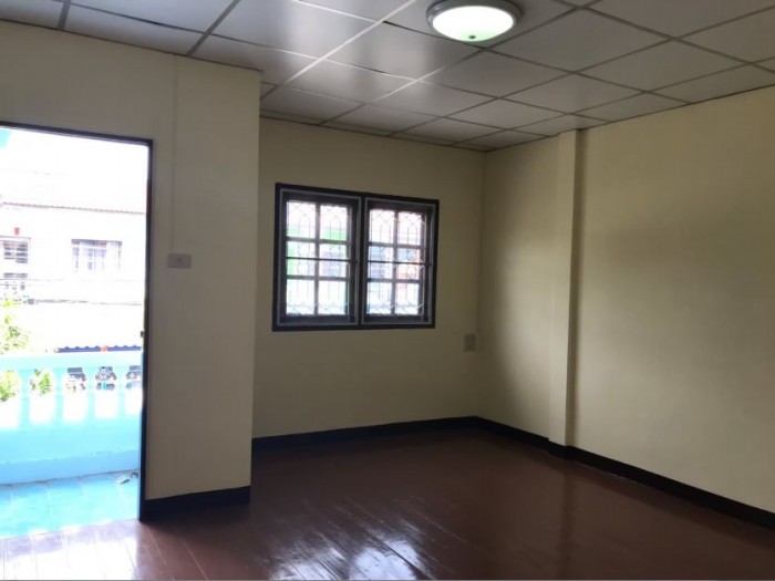 ขายทาวน์เฮ้าส์ ม.วีรวัฒน์ ถ.เพชรเกษม 94 แขวงบางแคเหนือ เขตบางแค กรุงเทพ / พื้นที่ 2 ชั้น 18 ตารางวา